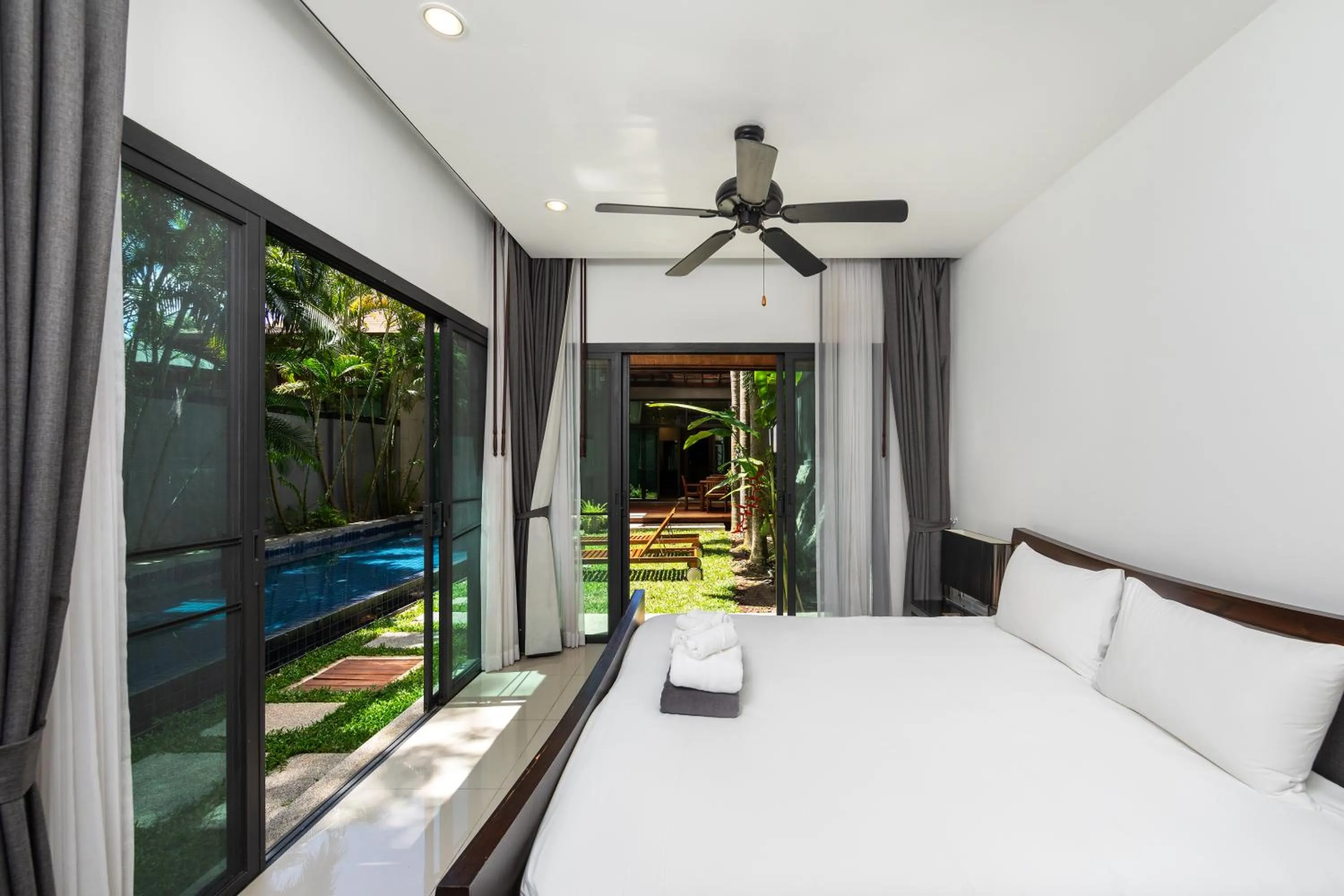 Bed in Saiyuan Estate by TropicLook