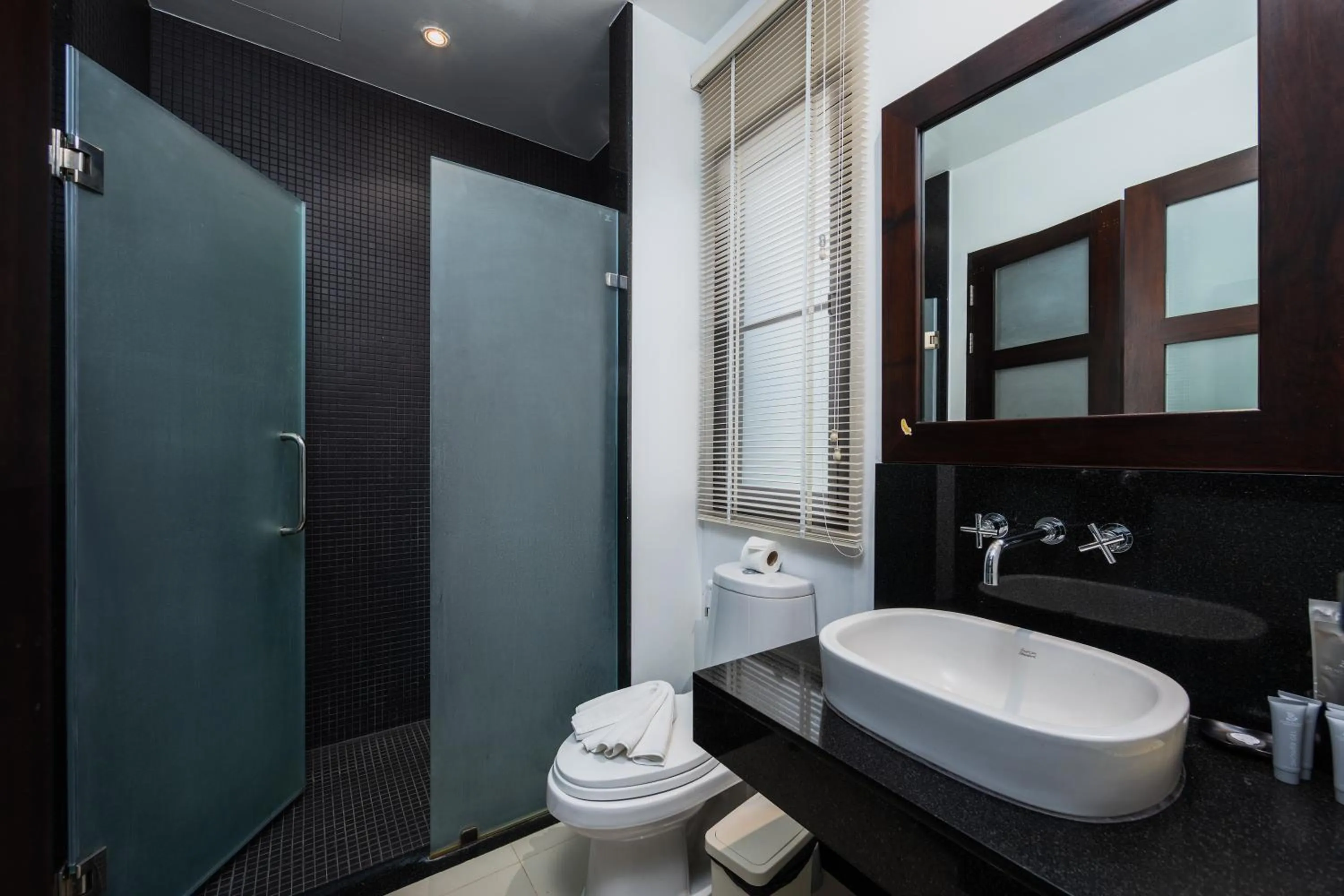 Saiyuan Estate by TropicLook