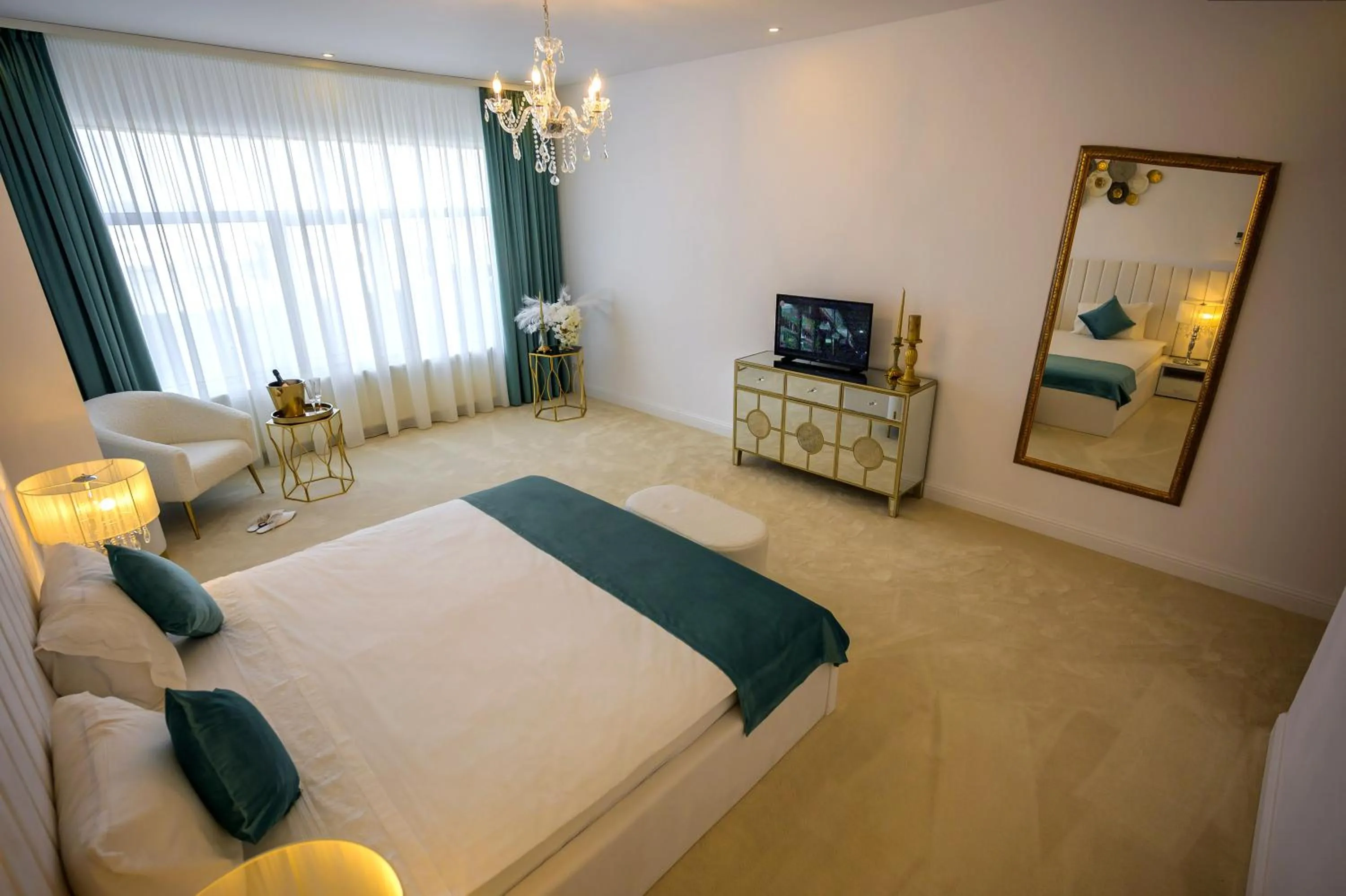 One-Bedroom Apartment in Hotel Queen Vera