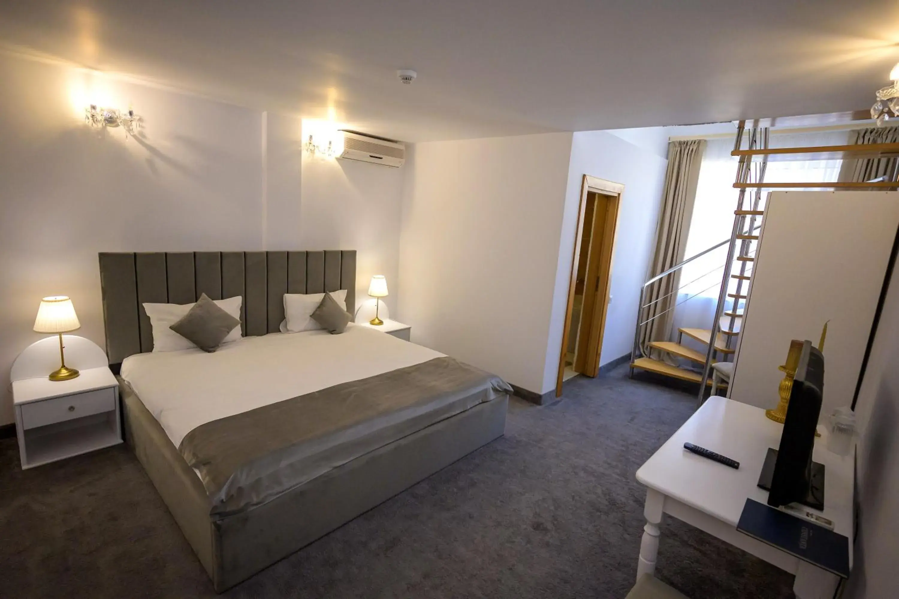 Duplex Quadruple Room in Hotel Queen Vera Duplex Quadruple Room in Hotel Queen Vera