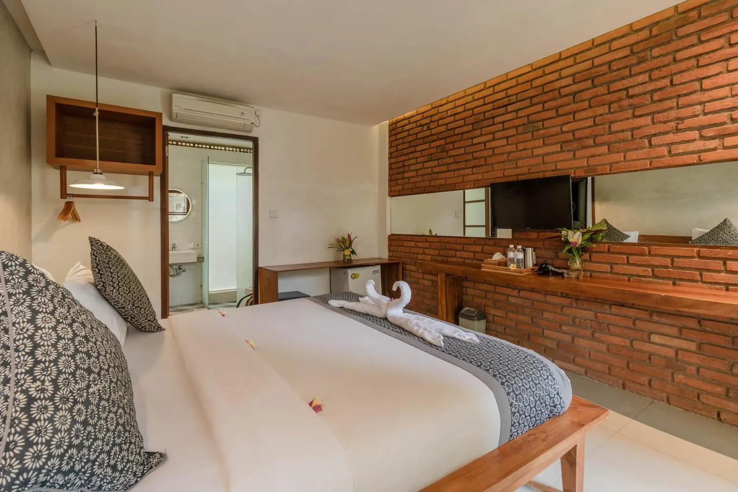 Bed in Yarama Cottages