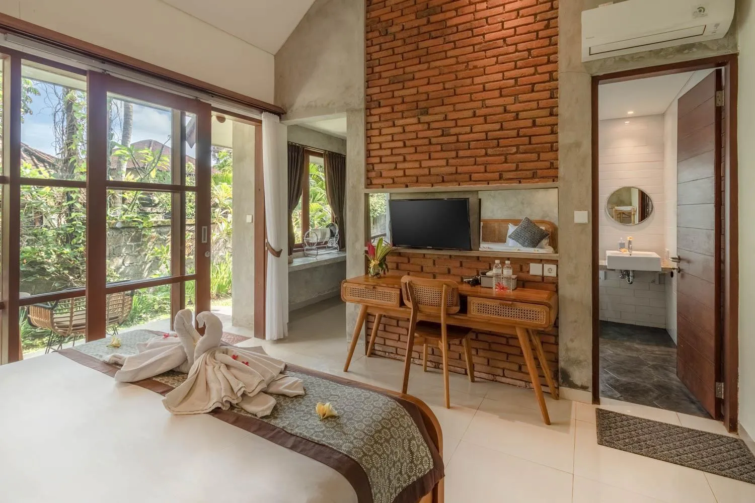 Bed in Yarama Cottages