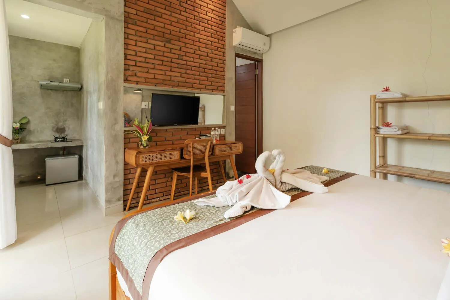 Bed in Yarama Cottages