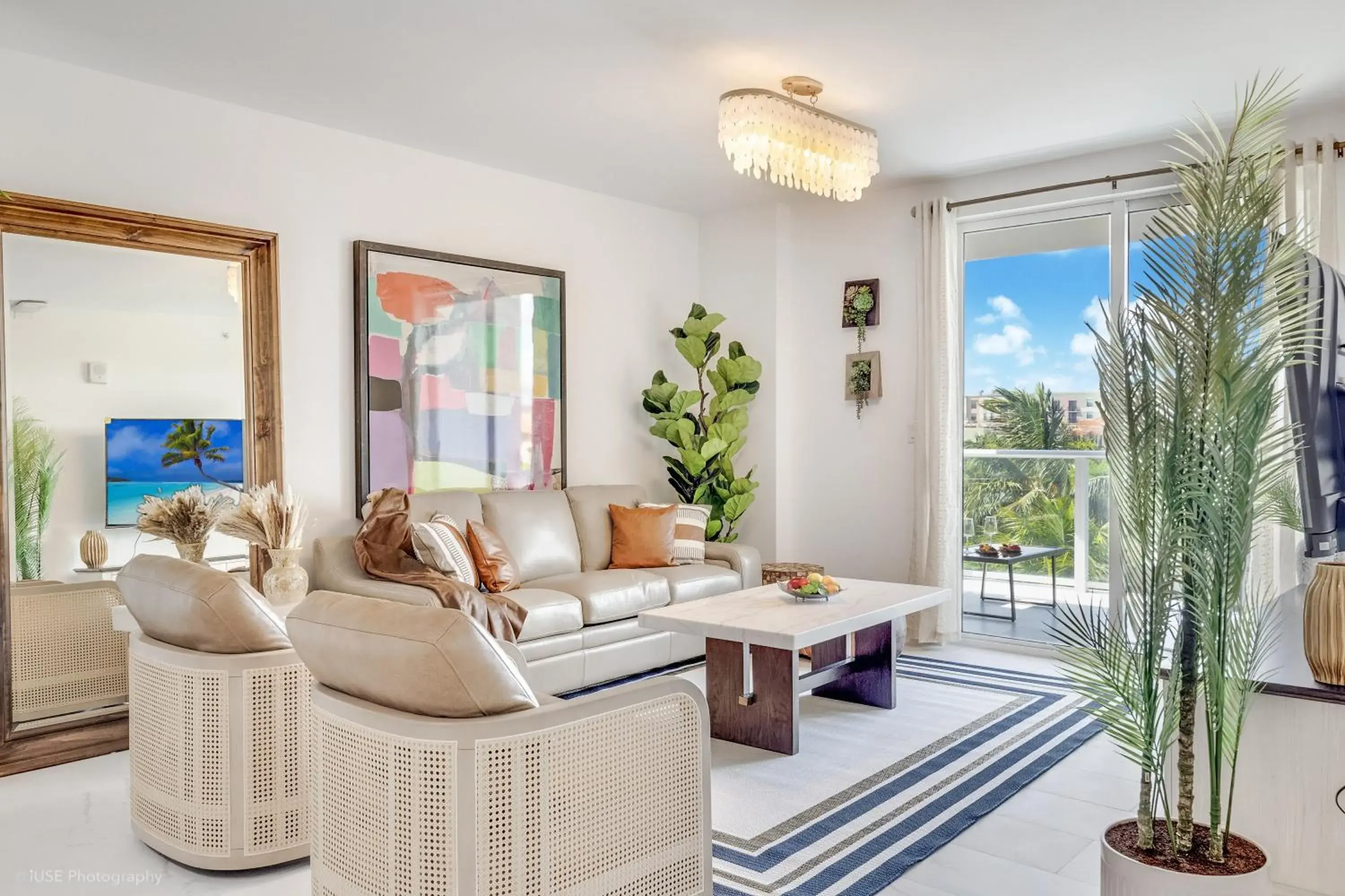 Lux 3BR City-View Retreat in Hollywood, 5th Floor Lux 3BR City-View Retreat in Hollywood, 5th Floor