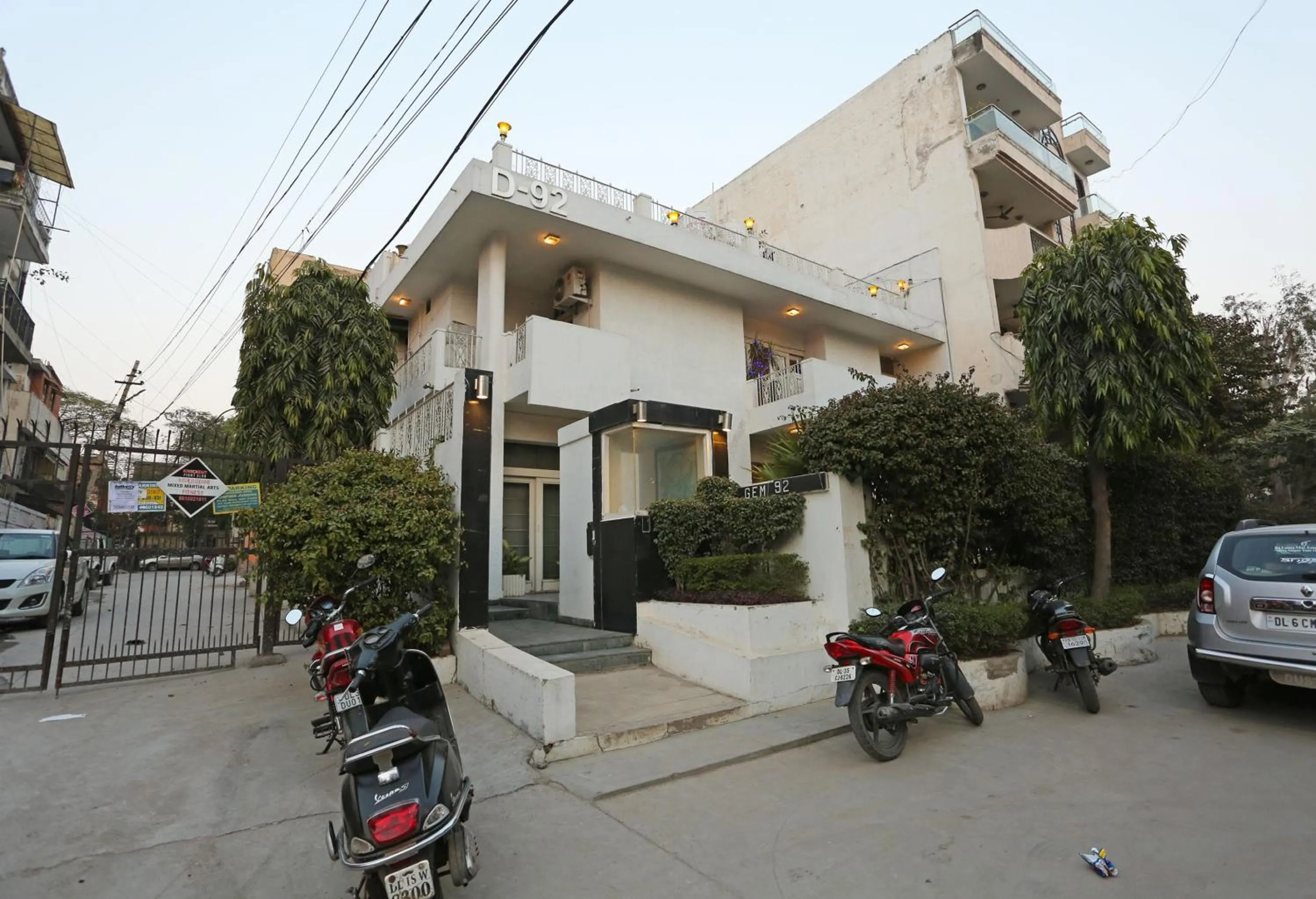 Facade/entrance in Hotel O Gem 92