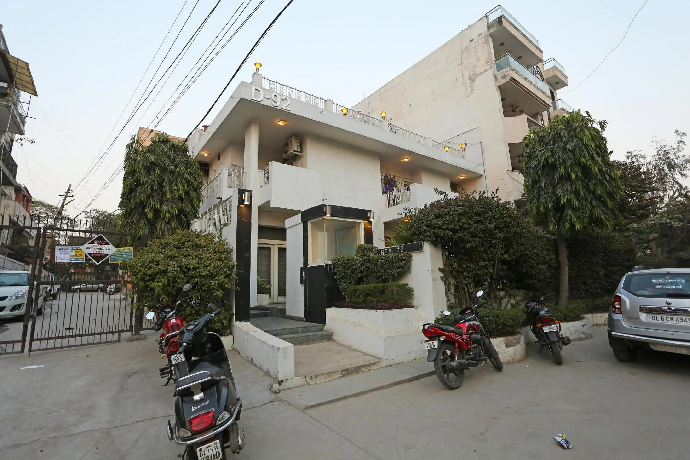 Facade/entrance in Hotel O Gem 92