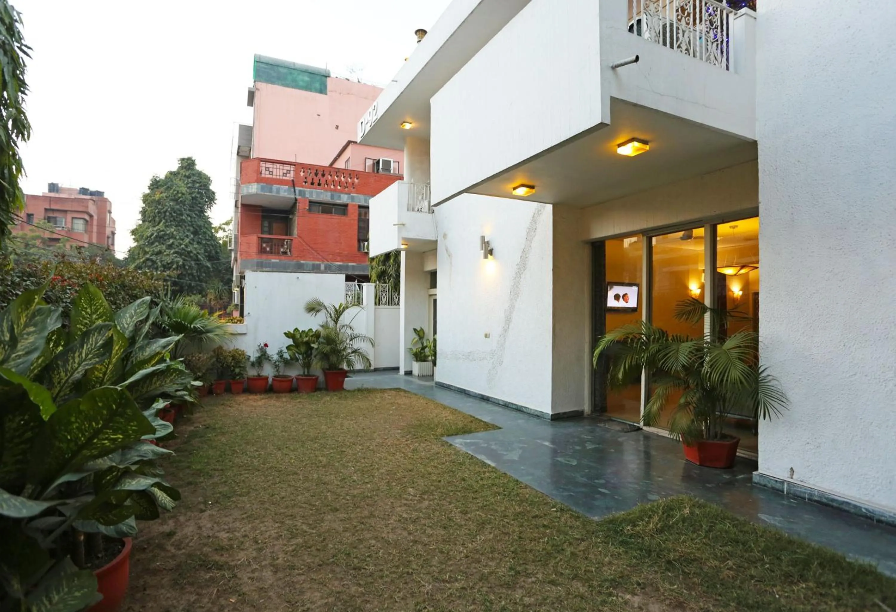 Facade/entrance in Hotel O Gem 92