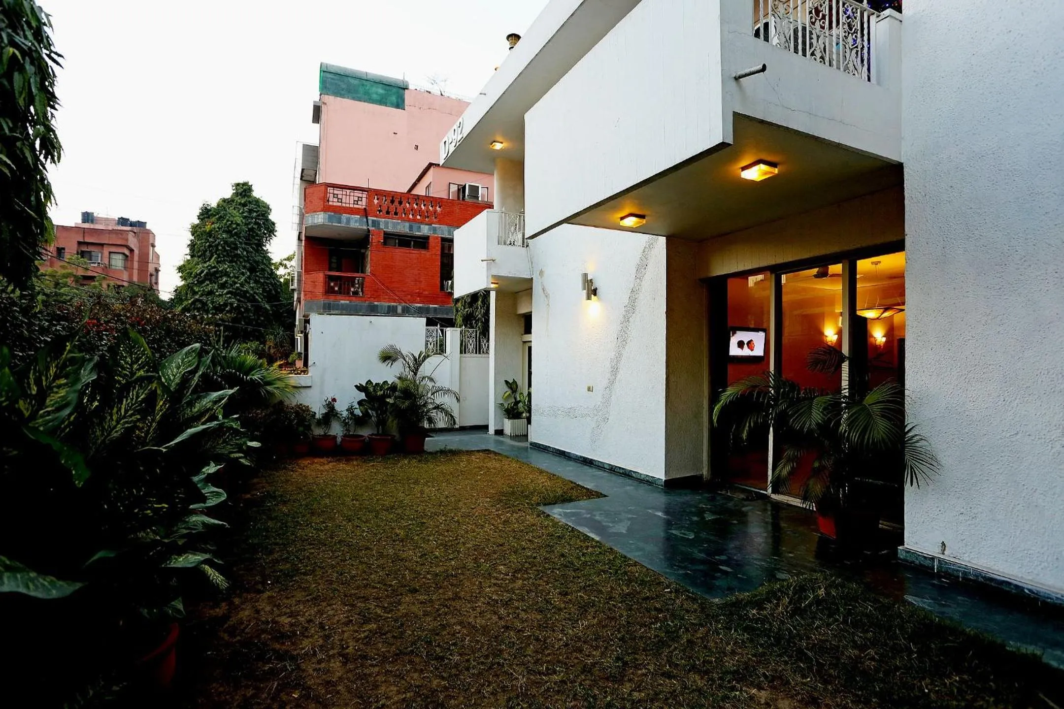 Facade/entrance in Hotel O Gem 92