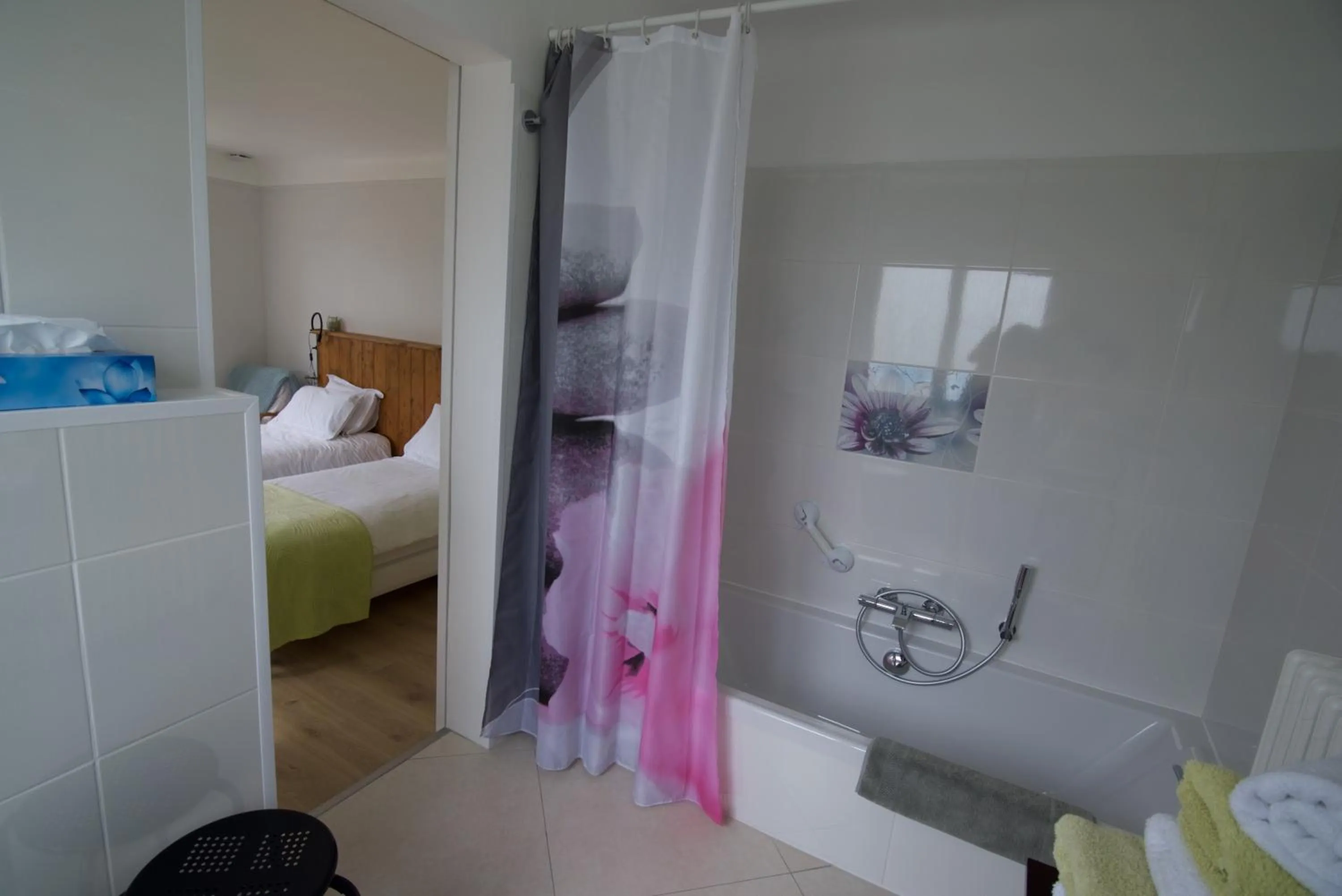 Toilet in Au Jardin Saint Laurent