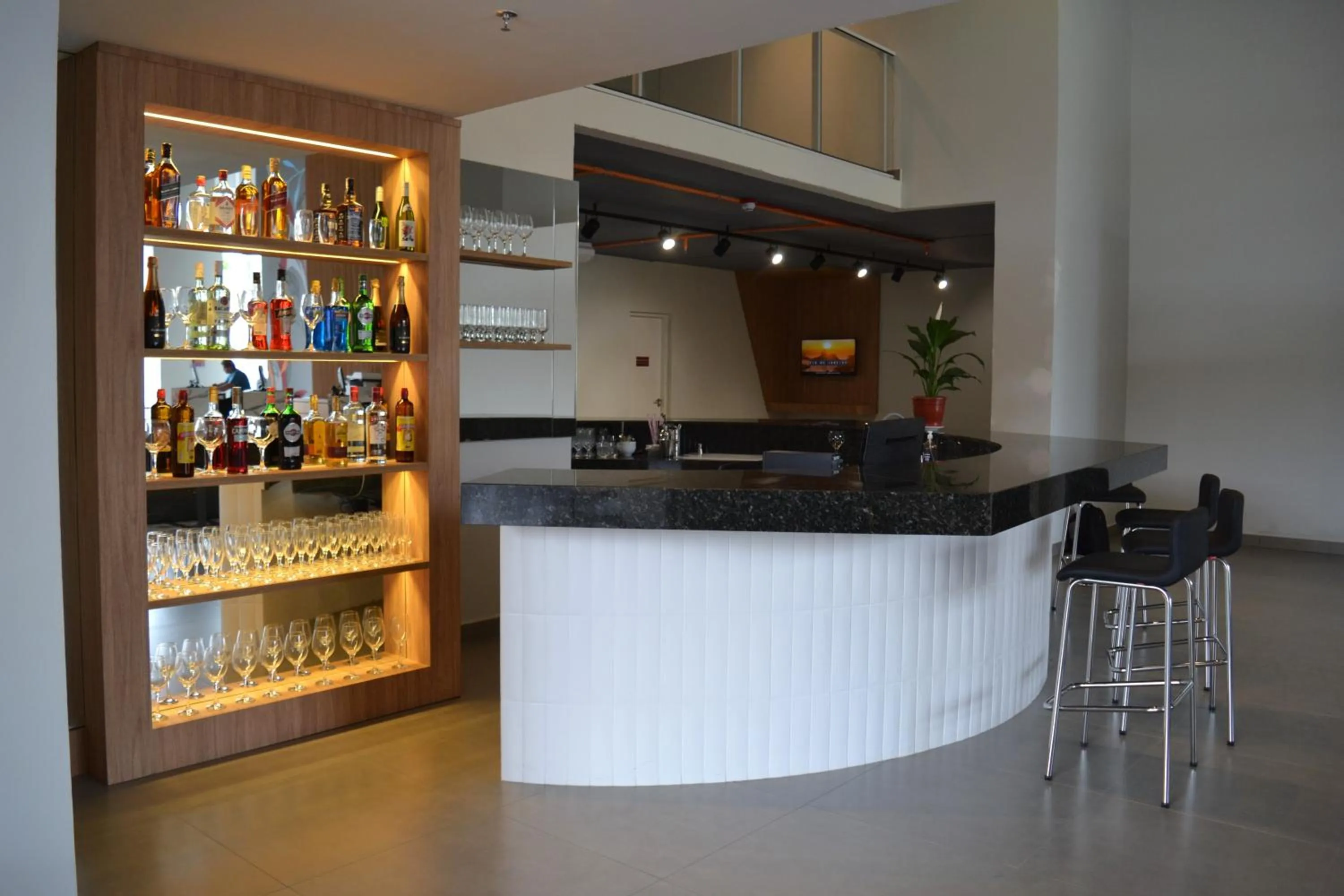 Lounge or bar in Ramada Encore Ponta Grossa