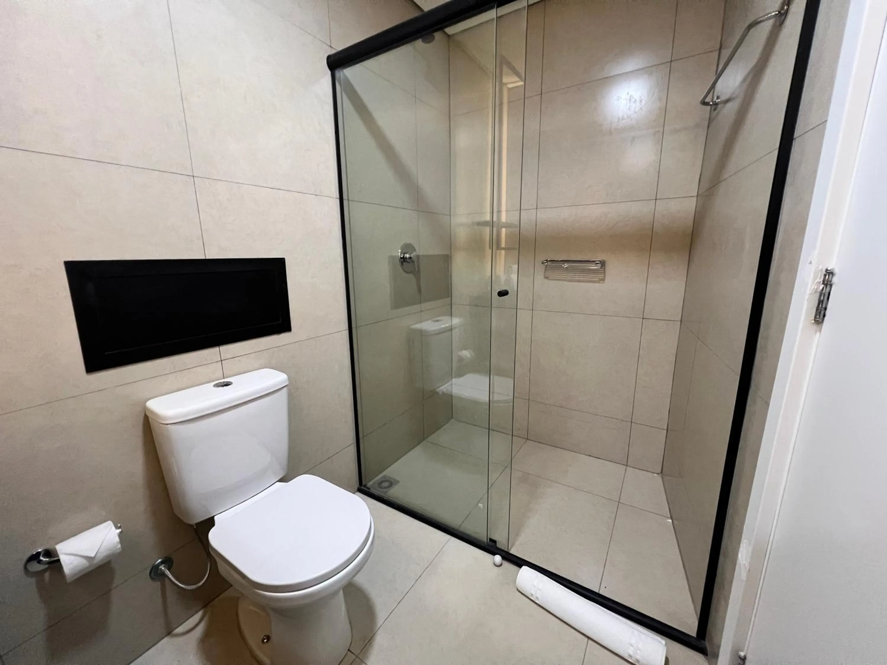 Toilet in Ramada Encore Ponta Grossa