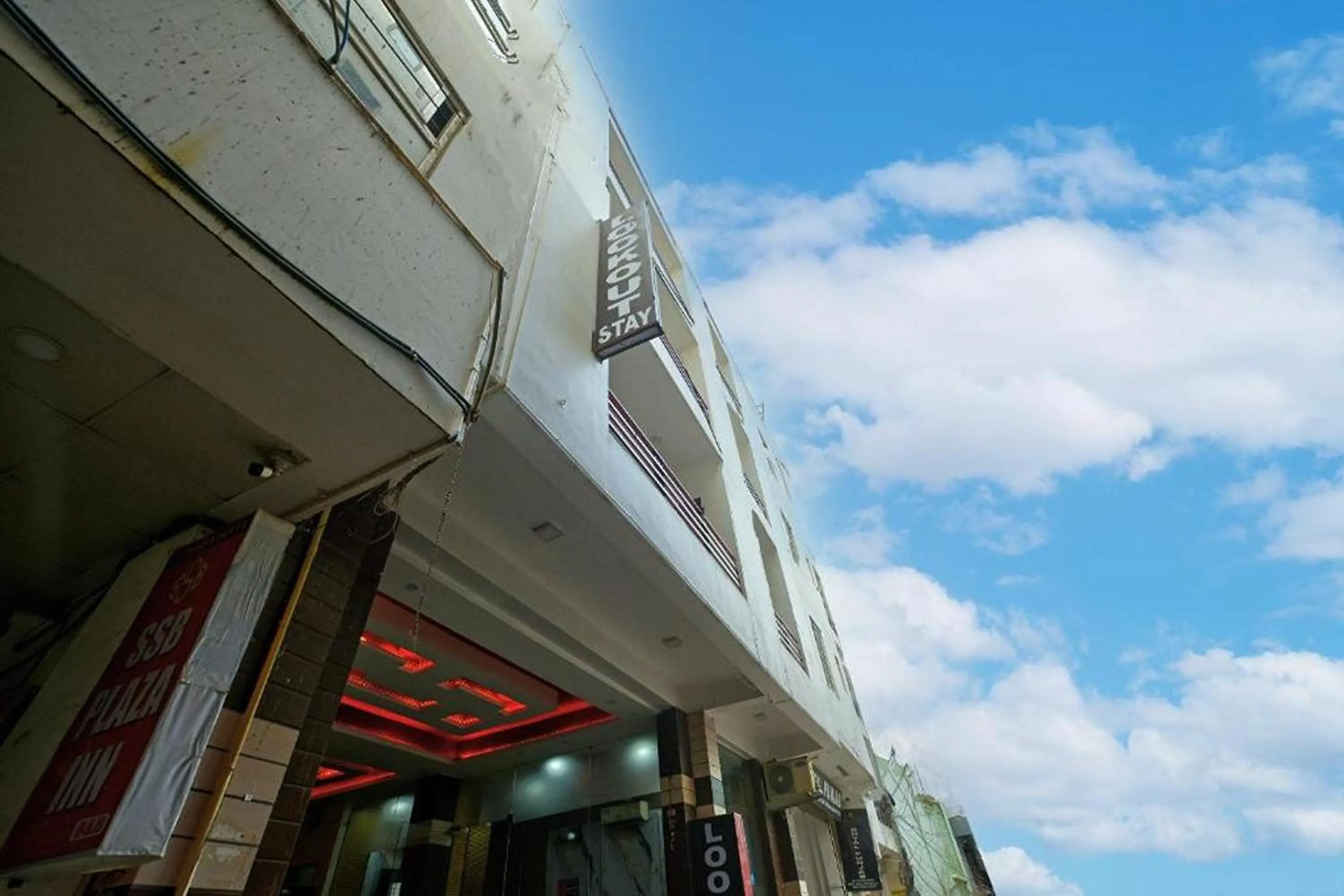 Property building in Hotel Lookout Stay Delhi IGI Airport