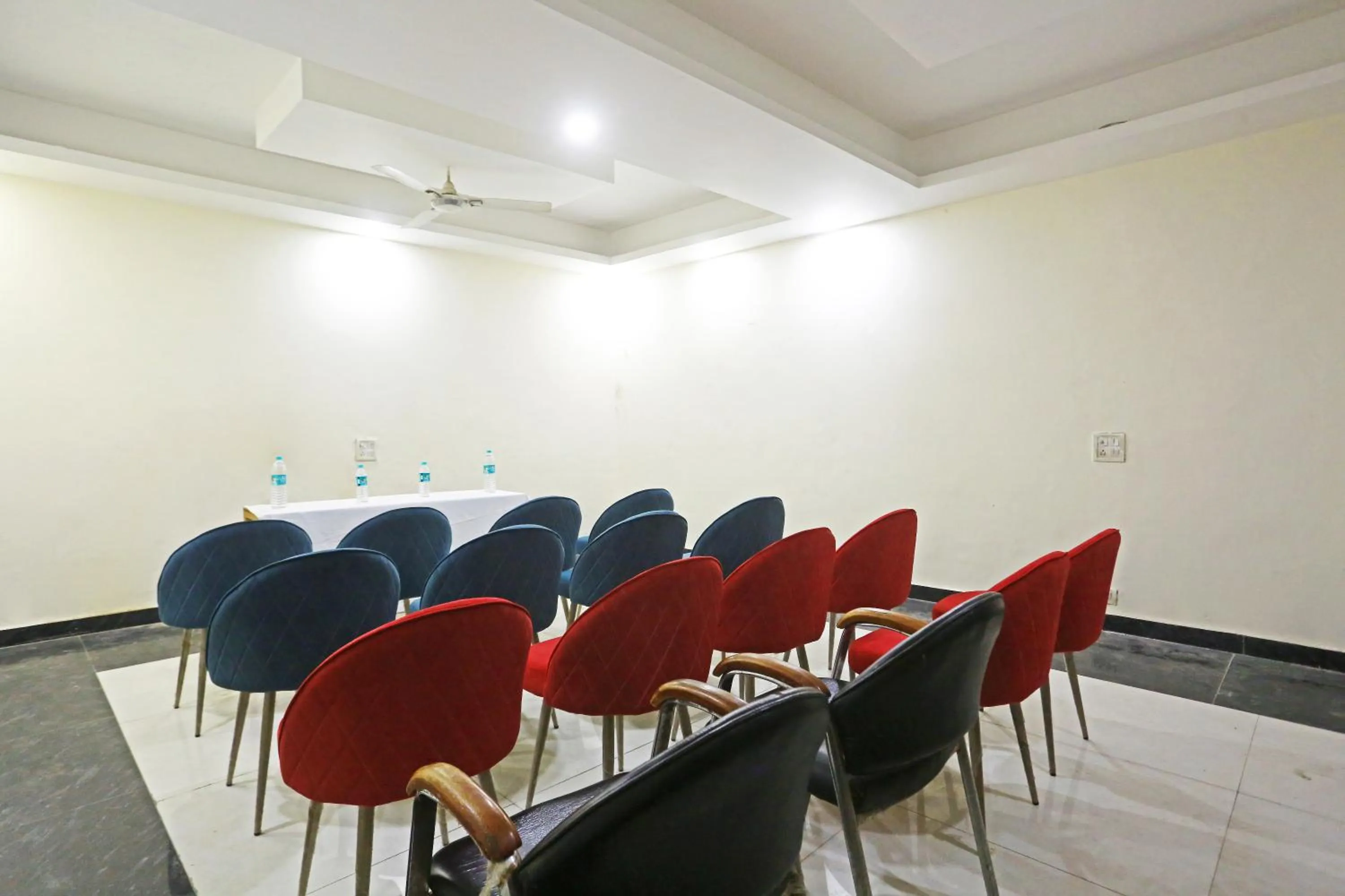 Meeting/conference room in Hotel Lookout Stay Delhi IGI Airport