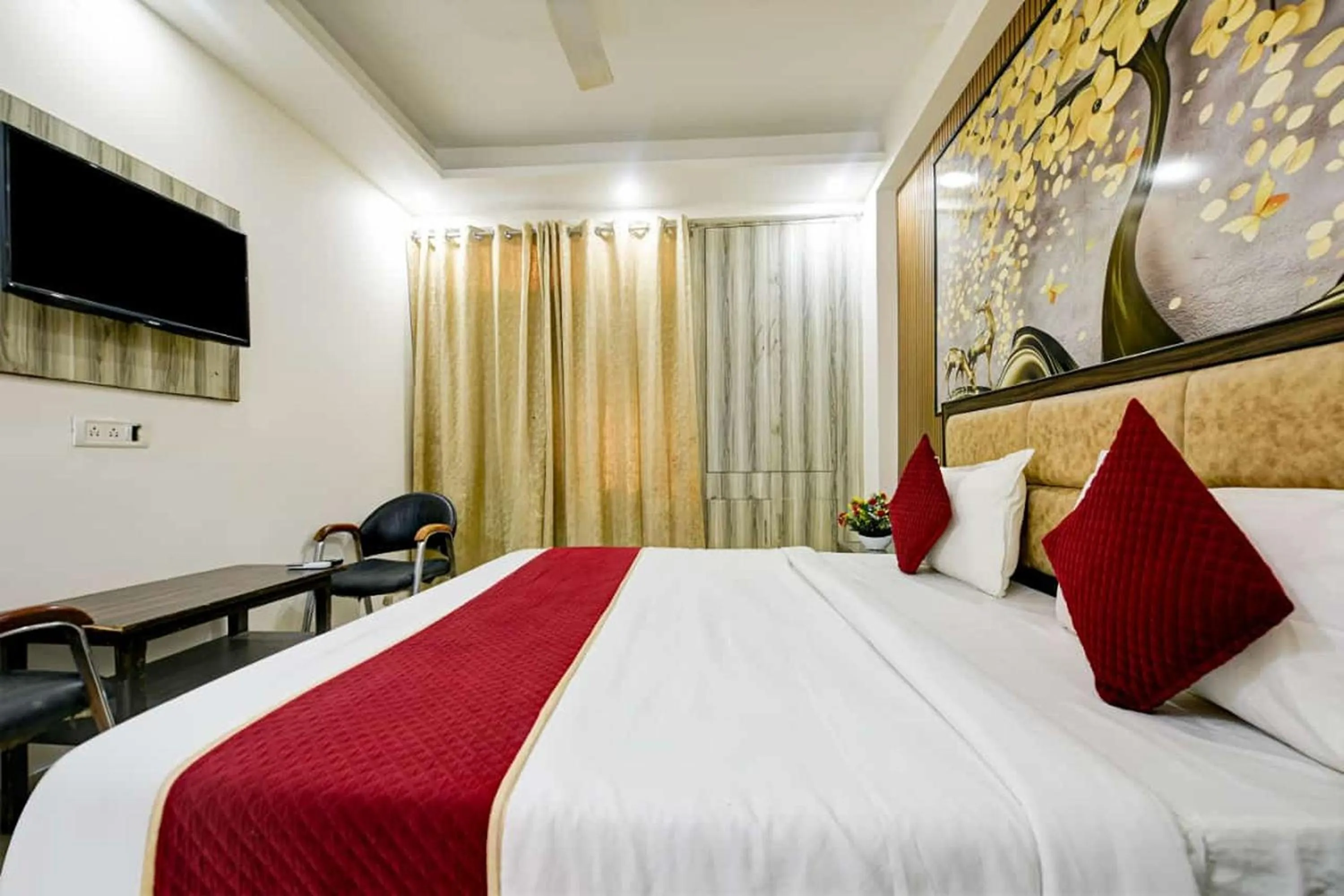 Bedroom in Hotel Lookout Stay Delhi IGI Airport