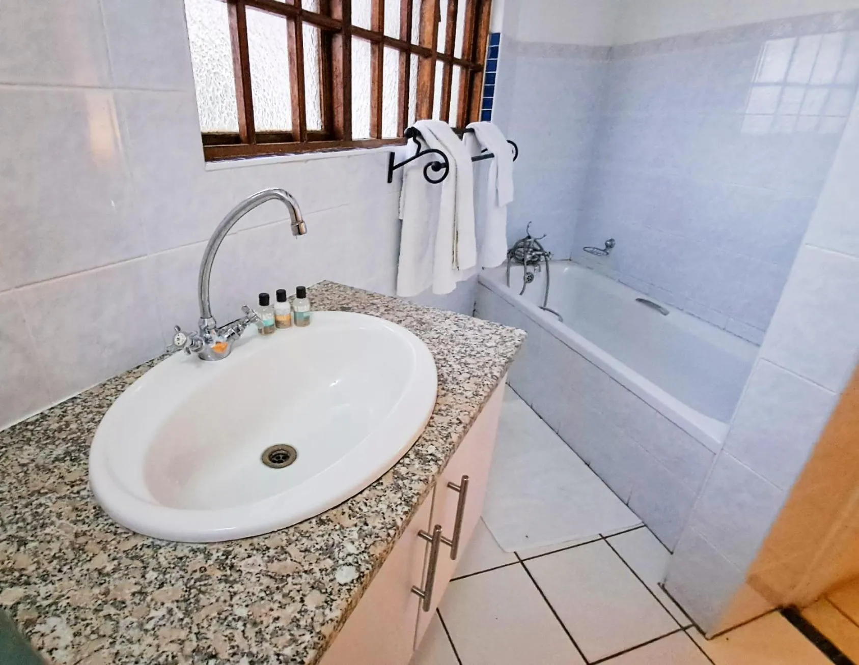 Bathroom in 122 on Krantzview previously BizAfrika Guest Lodge