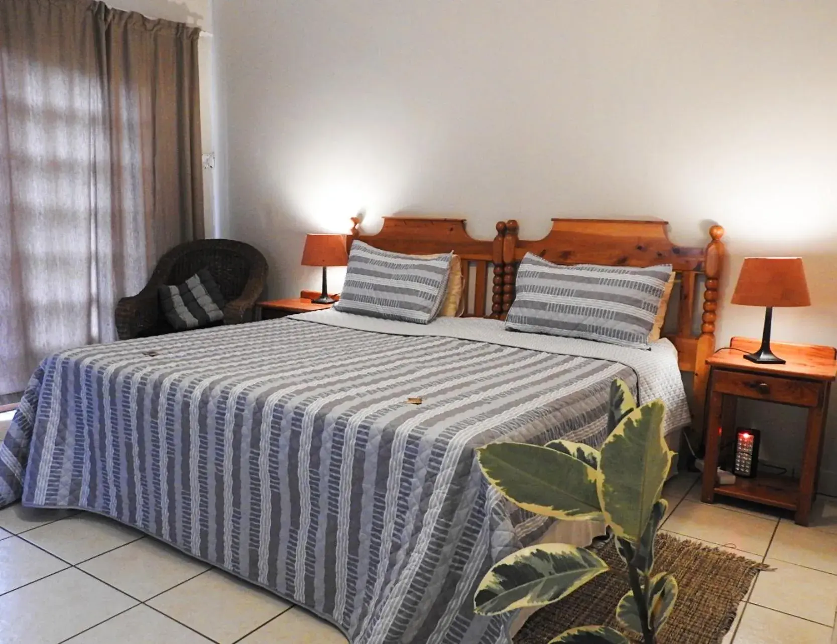 Classic King Room - single occupancy in 122 on Krantzview previously BizAfrika Guest Lodge Classic King Room - single occupancy in 122 on Krantzview previously BizAfrika Guest Lodge