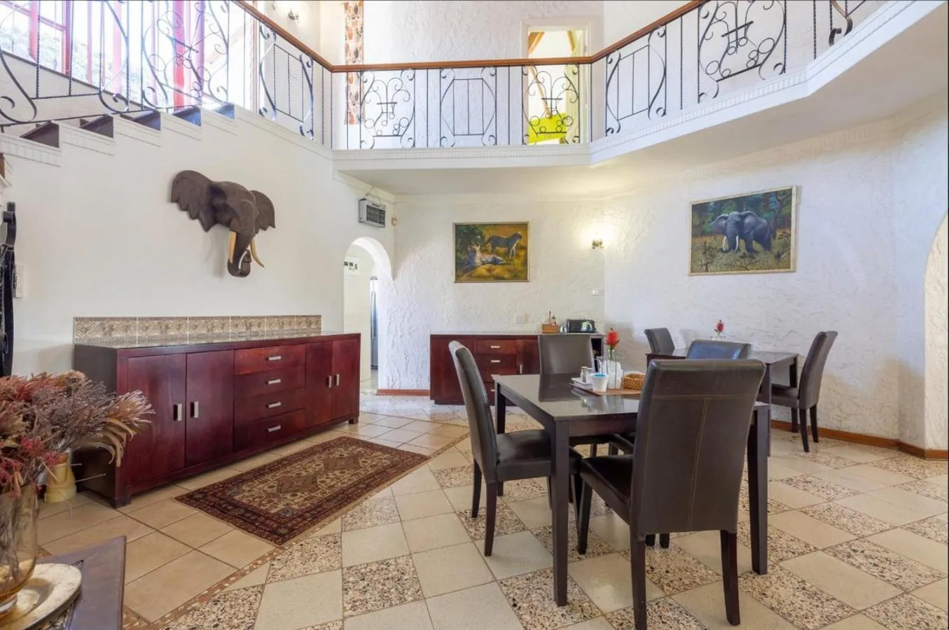 Dining area in 122 on Krantzview previously BizAfrika Guest Lodge