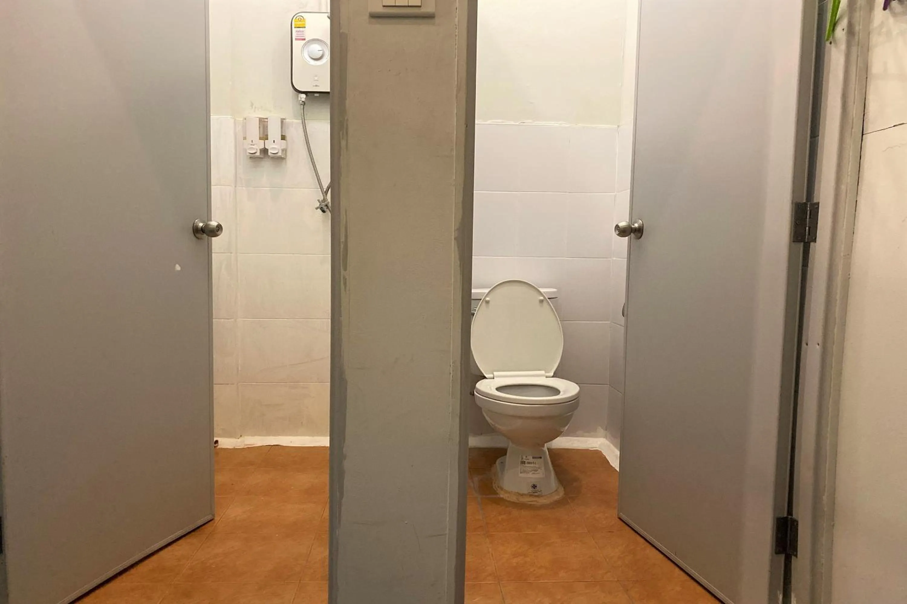 Toilet in GOTUM Hostel 2 & Money Exchange