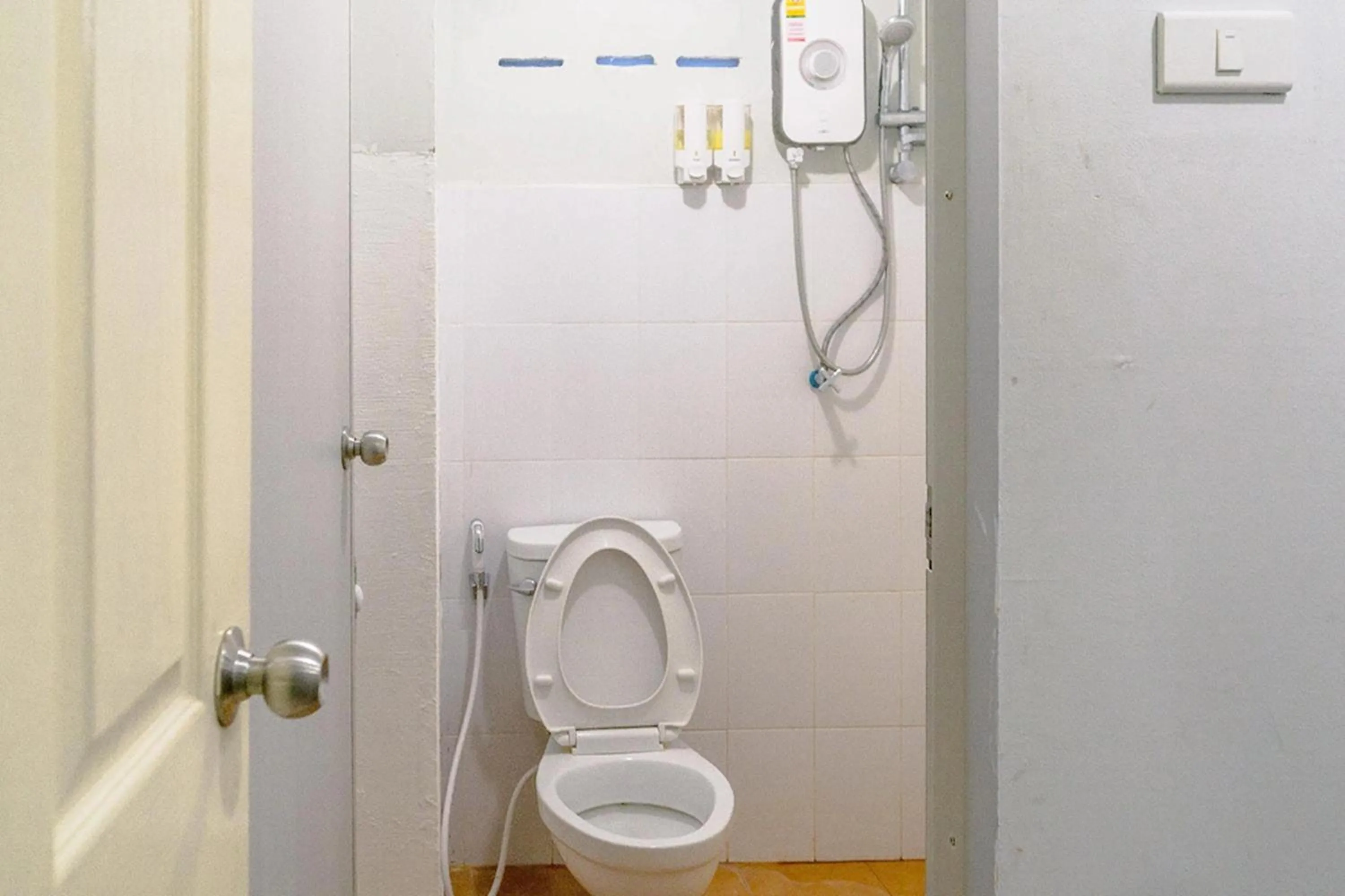 Toilet in GOTUM Hostel 2 & Money Exchange