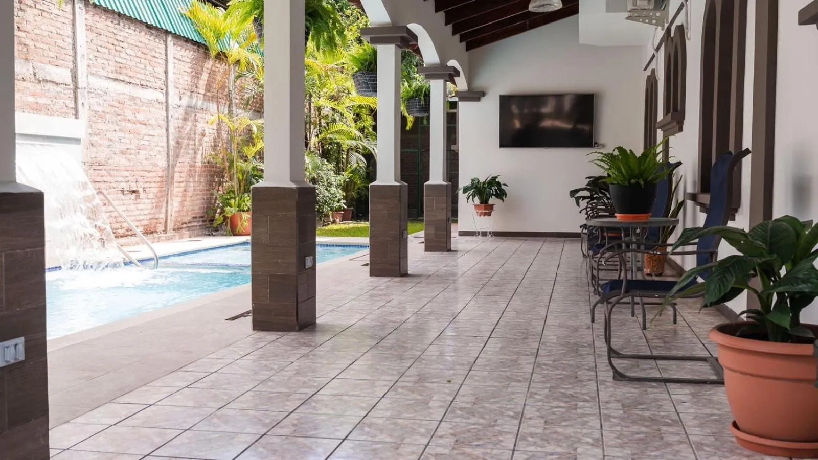 Swimming pool in Hotel Boutique Nueva Valladolid