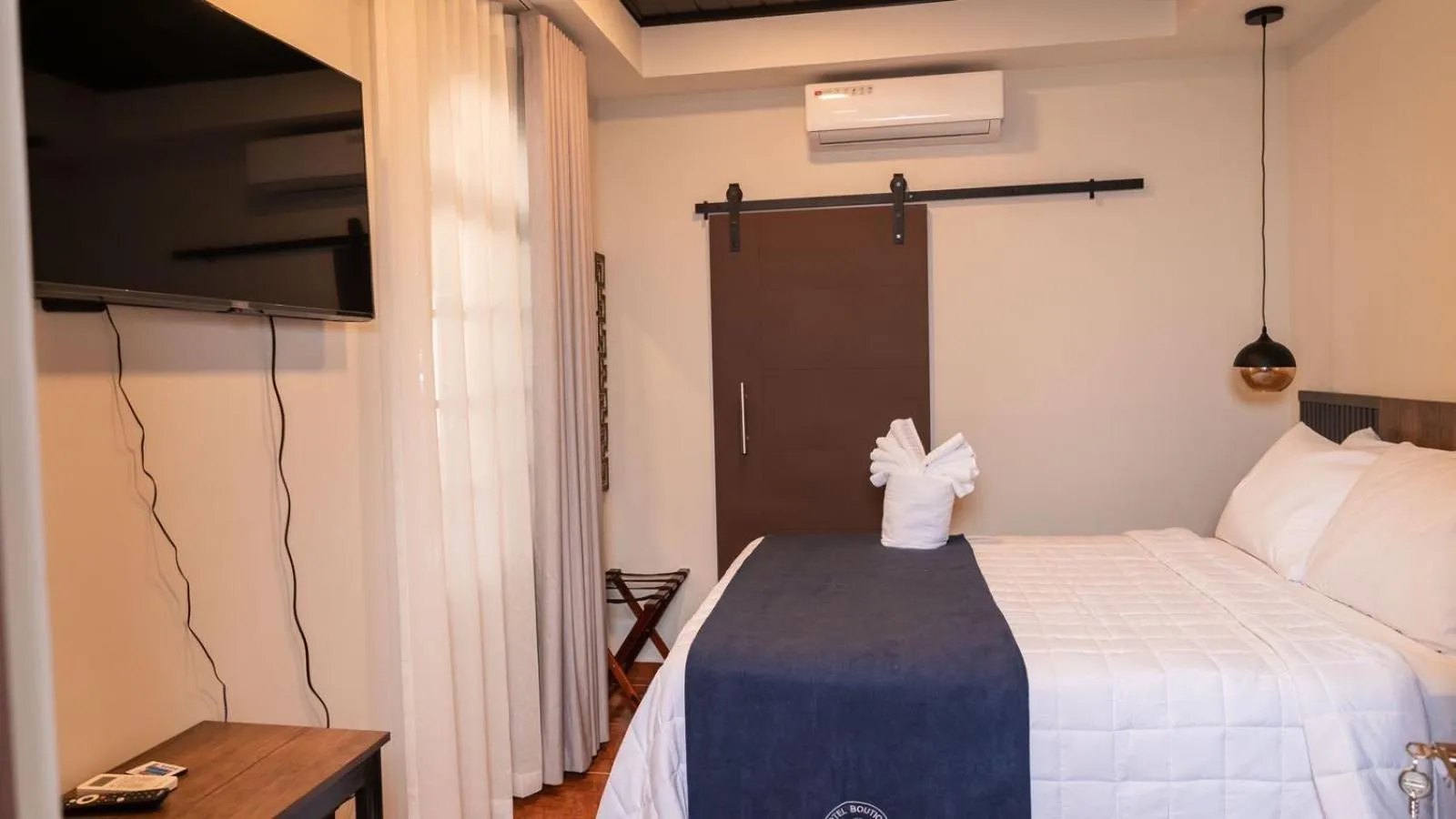 Photo of the whole room, Bed in Hotel Boutique Nueva Valladolid