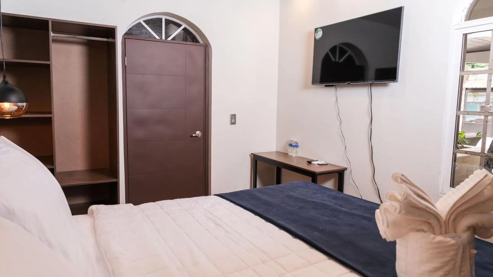 wardrobe, Bed in Hotel Boutique Nueva Valladolid