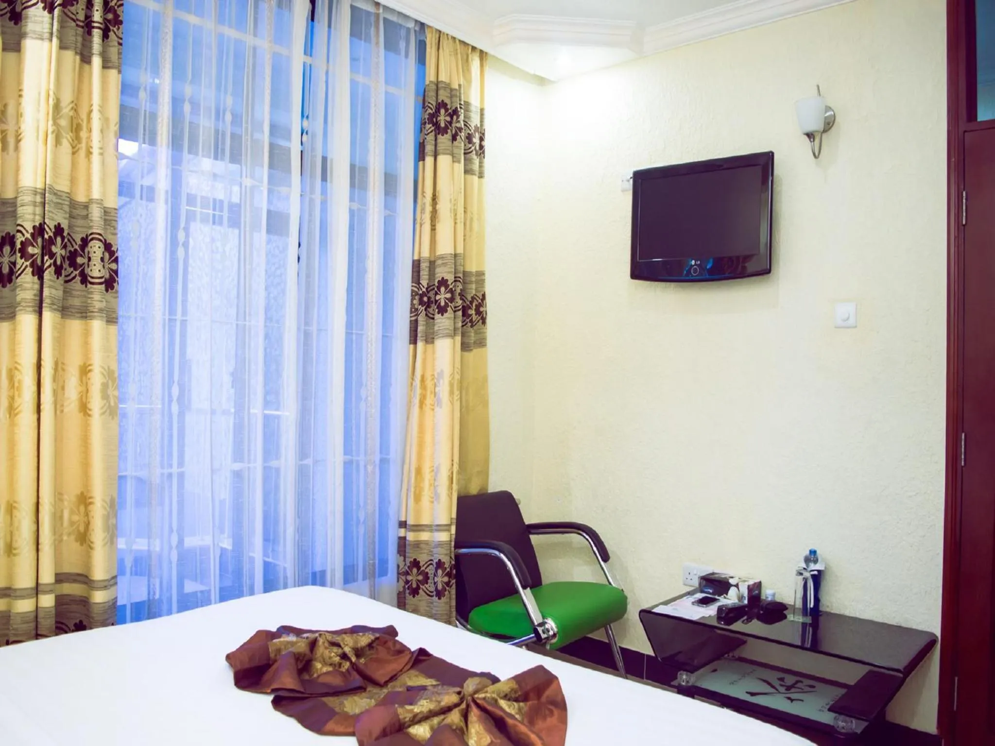 Bed, Seating Area in Best Point Hotel