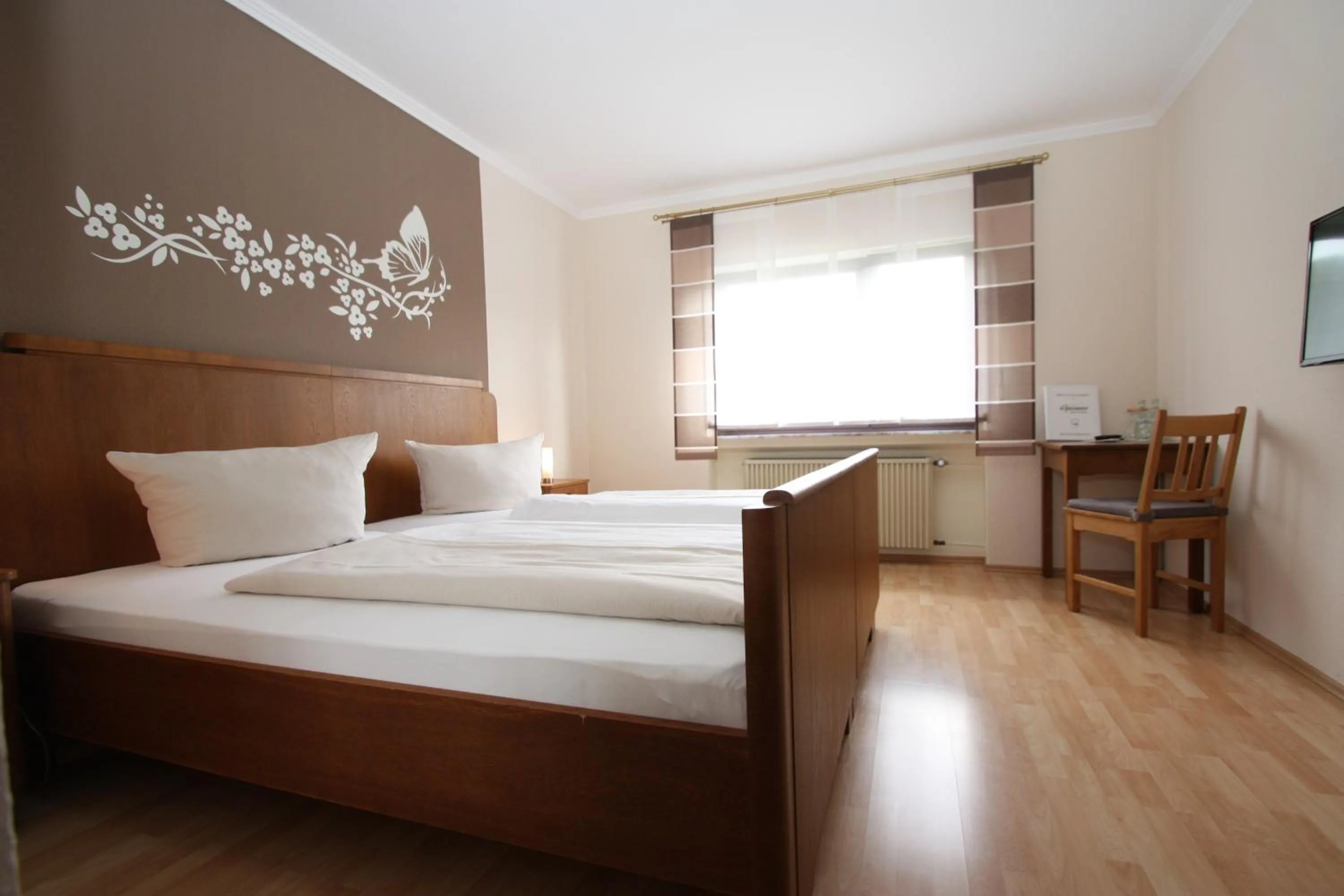 Photo of the whole room, Bed in Gasthaus Pension Geimer