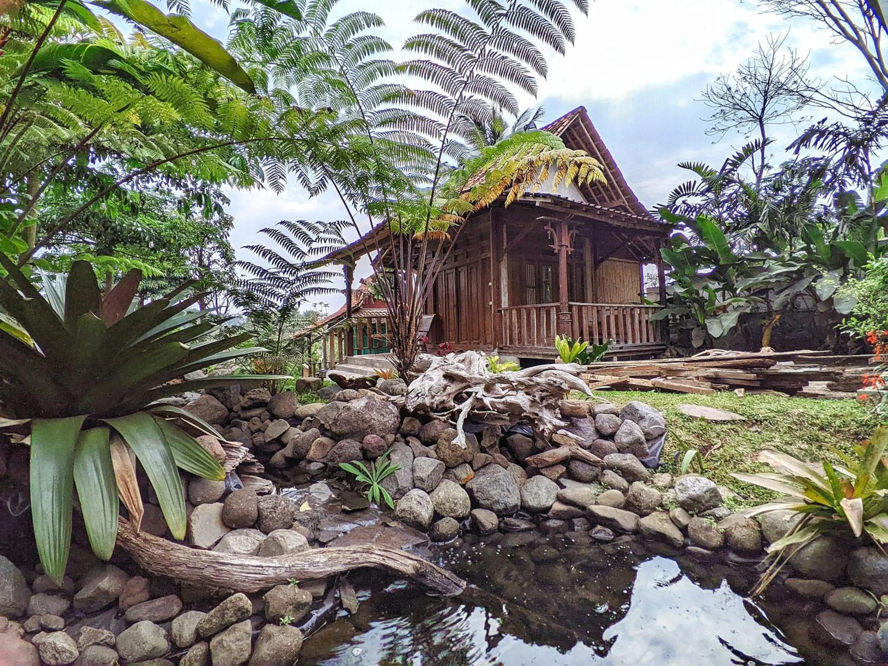 Property building in Omah Trasan Pangrango