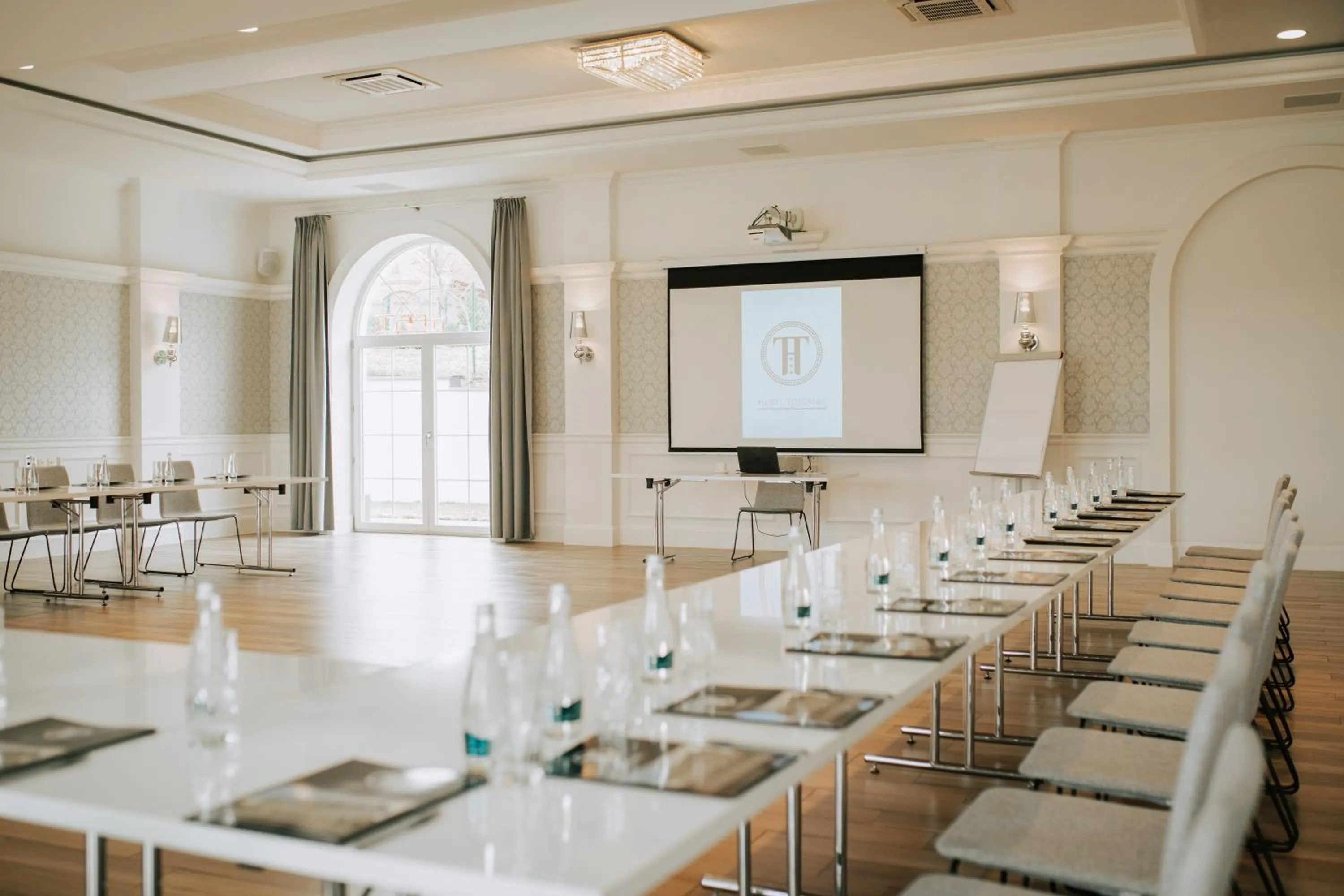 Property building in Hotel Toscania