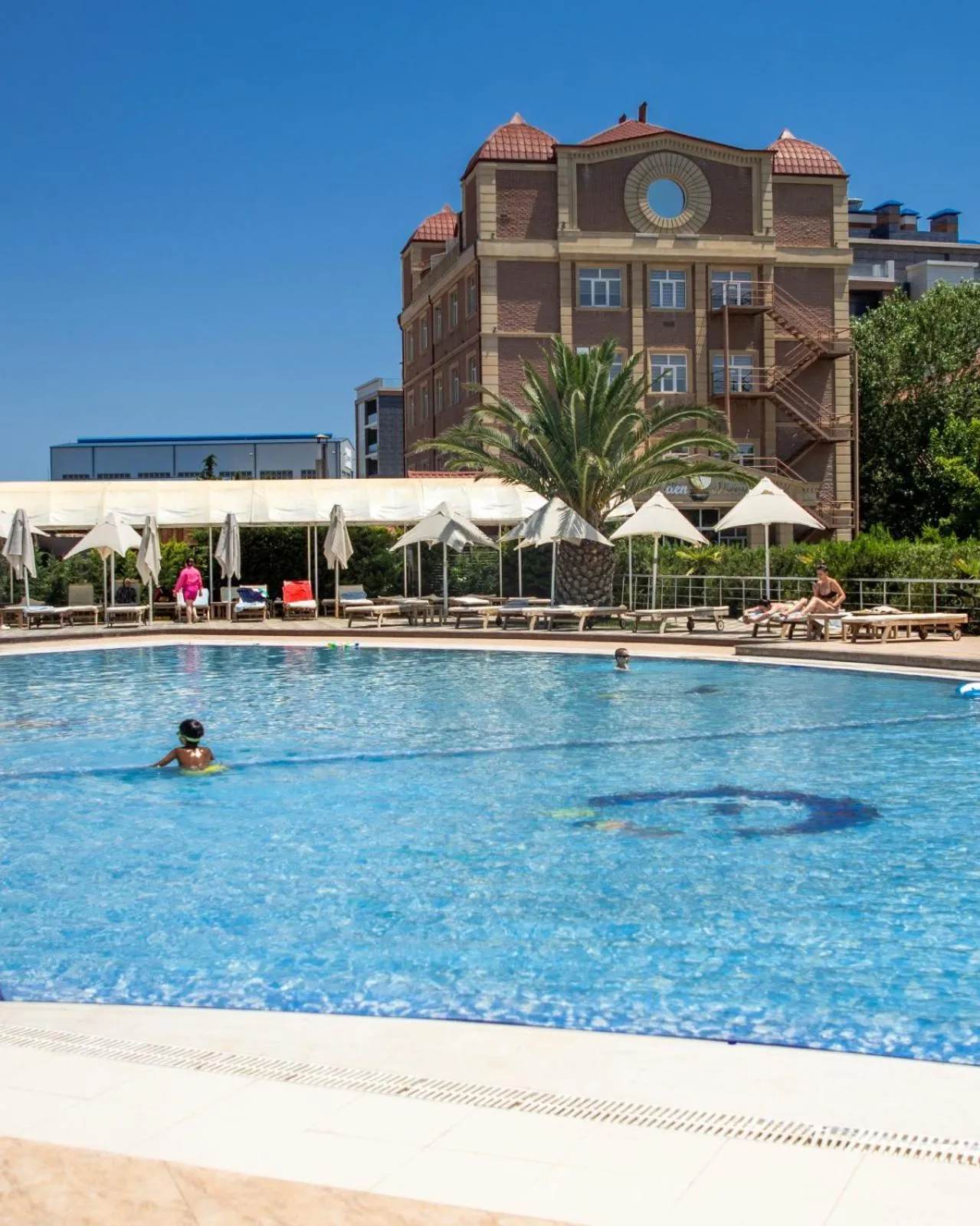 Swimming pool in Green City Hotel