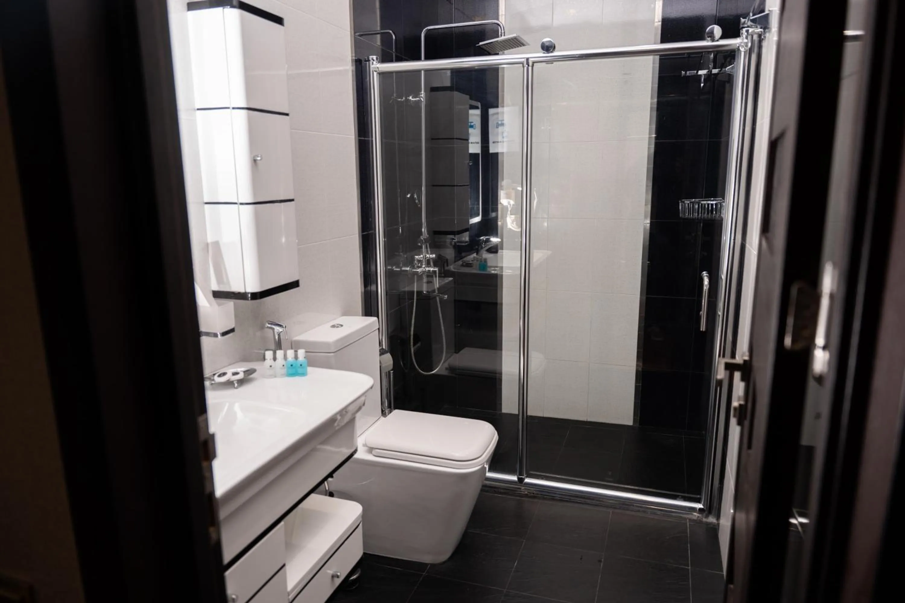 Shower in Green City Hotel