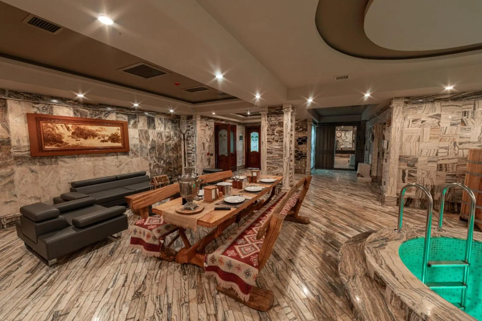 Swimming pool in Green City Hotel