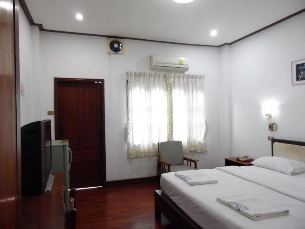 Bed in Douang Deuane hotel