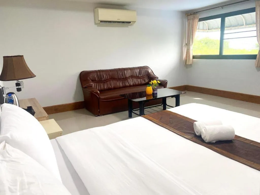 Bed in Rimnam Hotel Suk Sawat 70