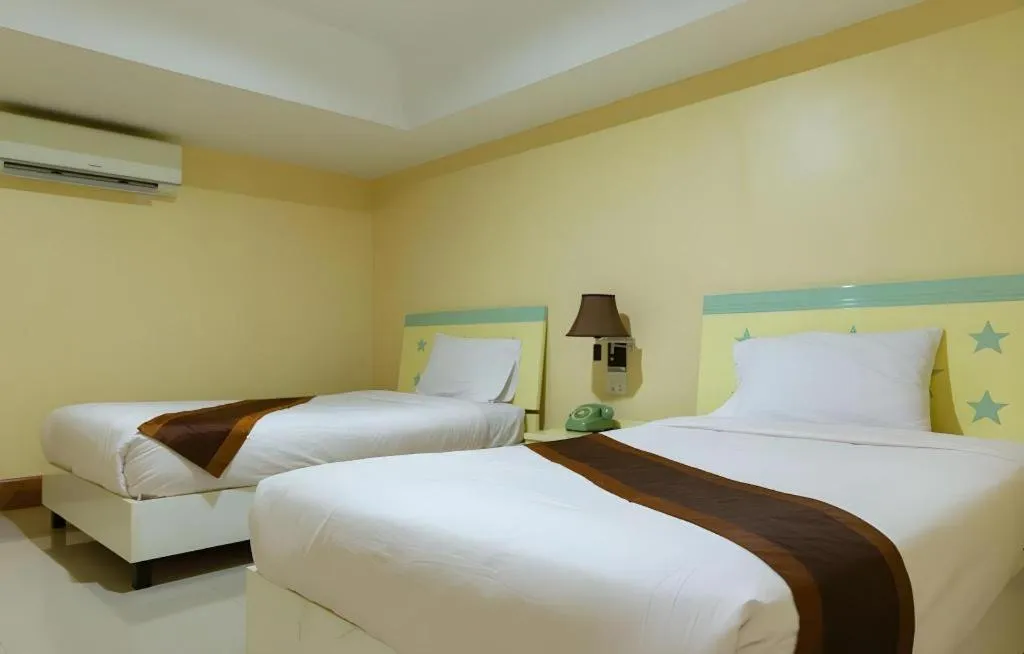 Bed in Rimnam Hotel Suk Sawat 70