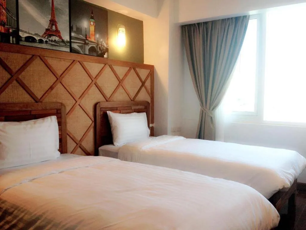 Bed in Cozy At 9 Hotel And Kitchen