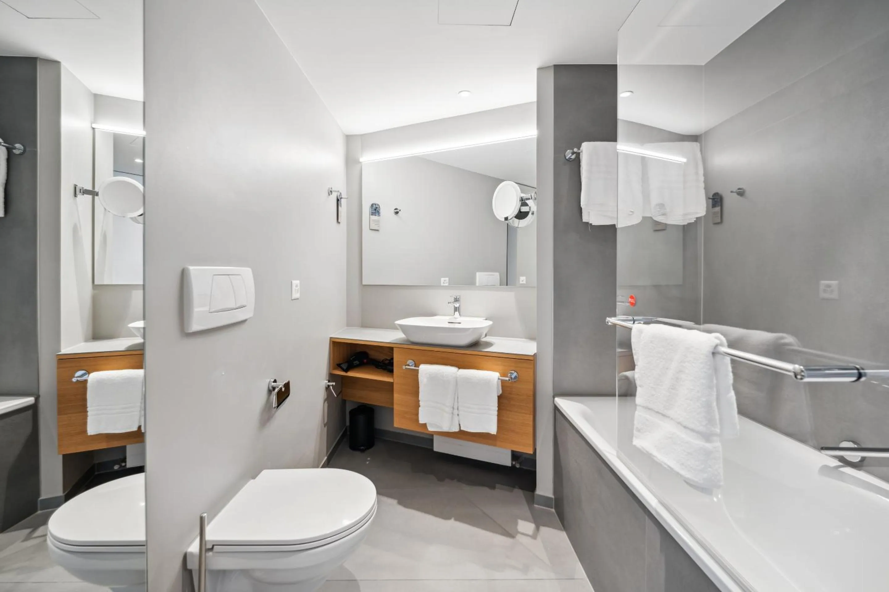 Shower in Limehome Basel Münzgasse