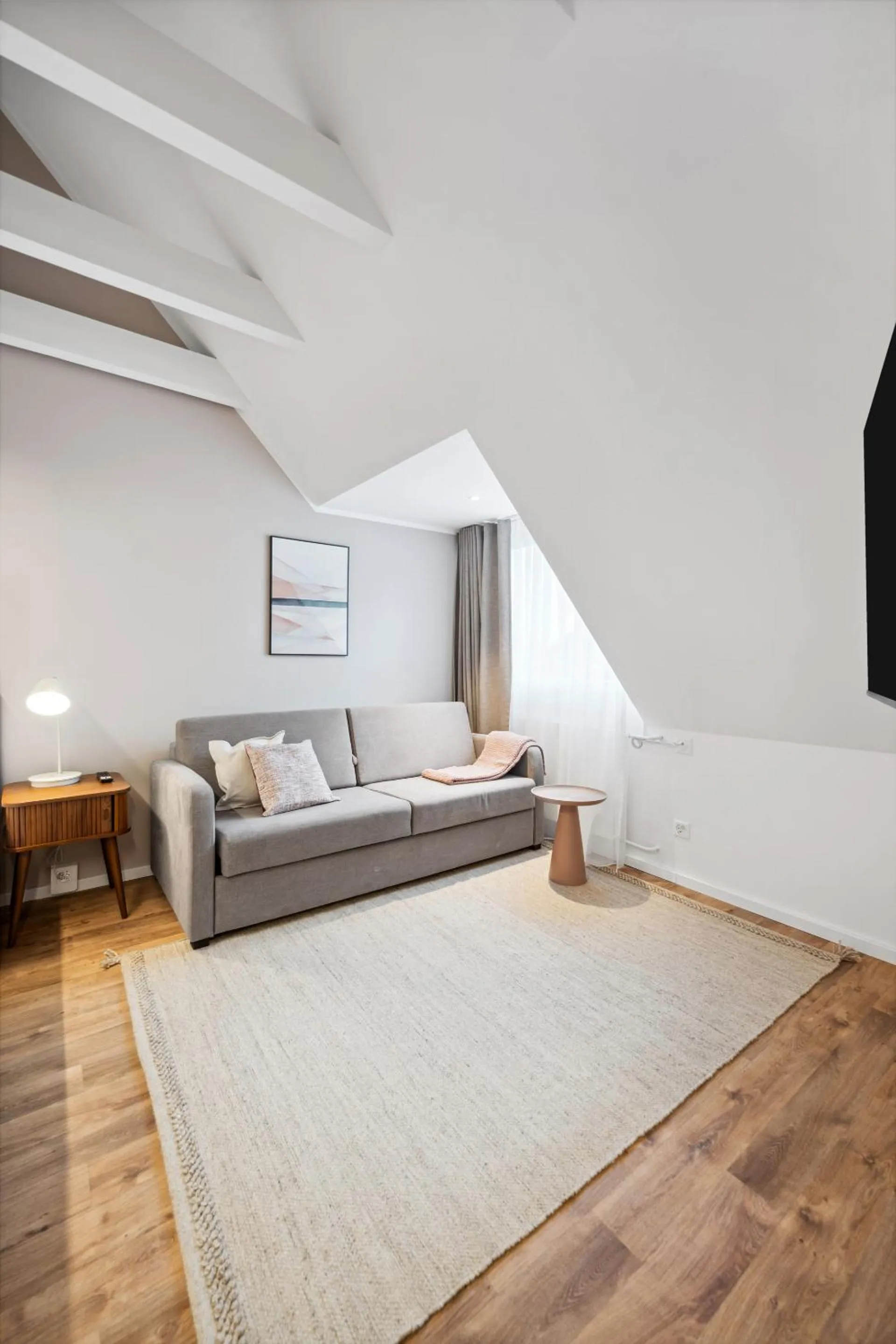 TV and multimedia, Bed in Limehome Basel Münzgasse