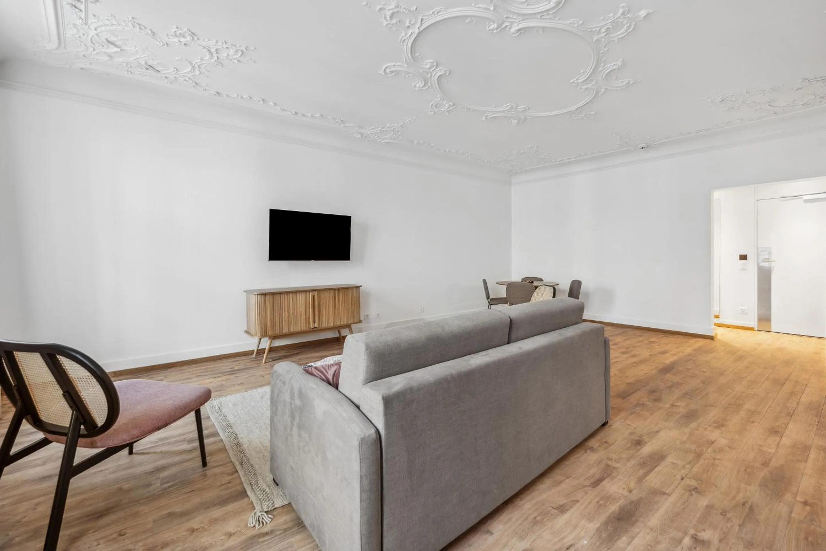 TV and multimedia in Limehome Basel Münzgasse