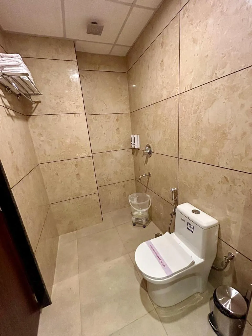 Shower in Hotel Mazong Crest