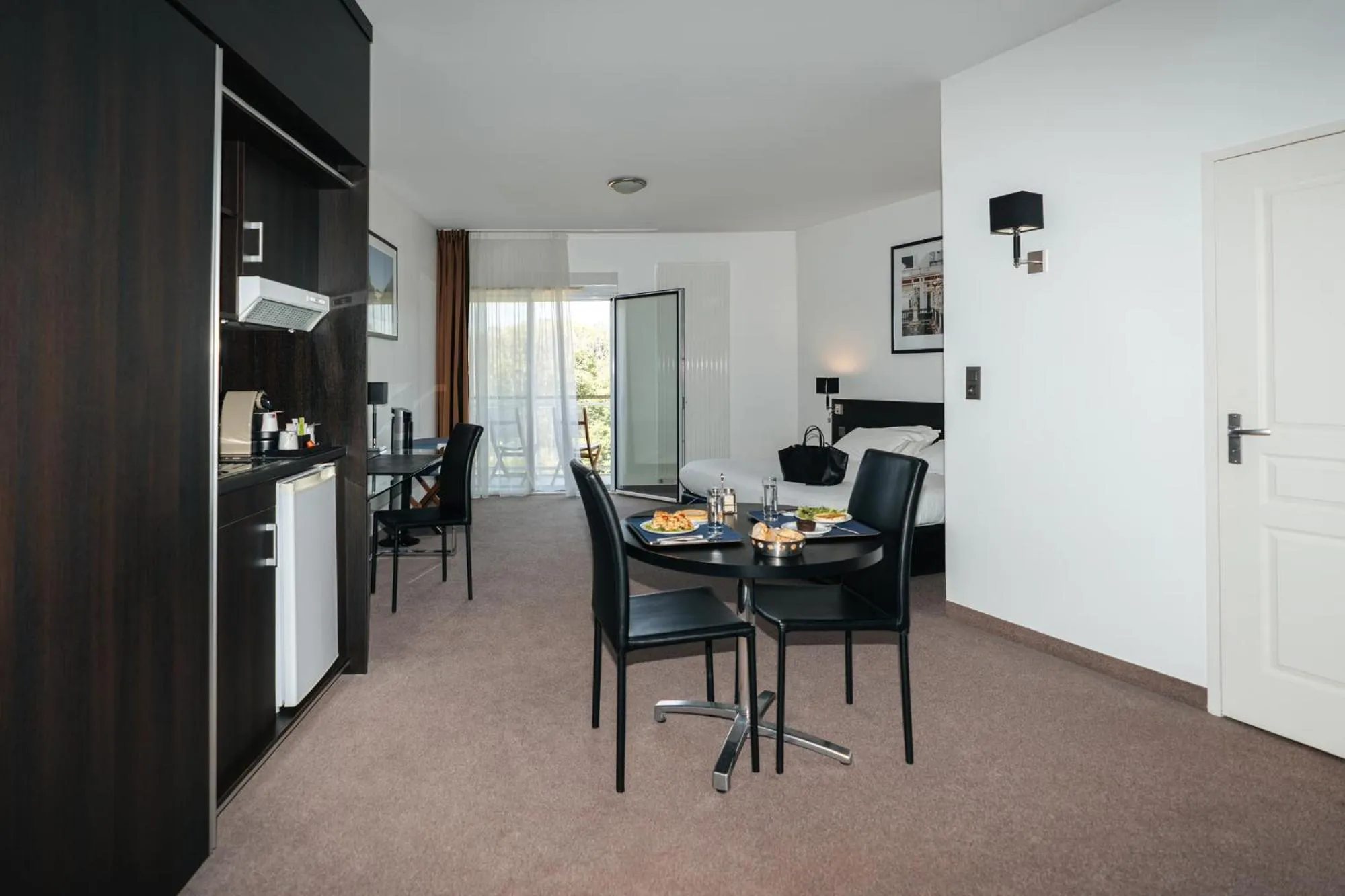 Kitchen or kitchenette in Westotel Life Nantes Carquefou