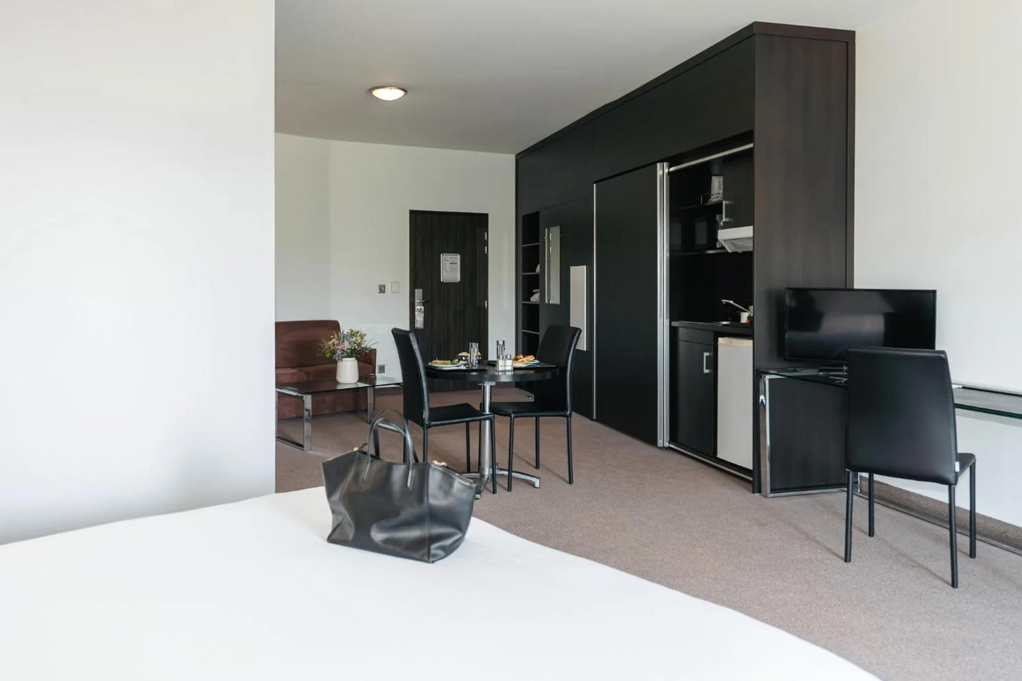 Kitchen or kitchenette in Westotel Life Nantes Carquefou