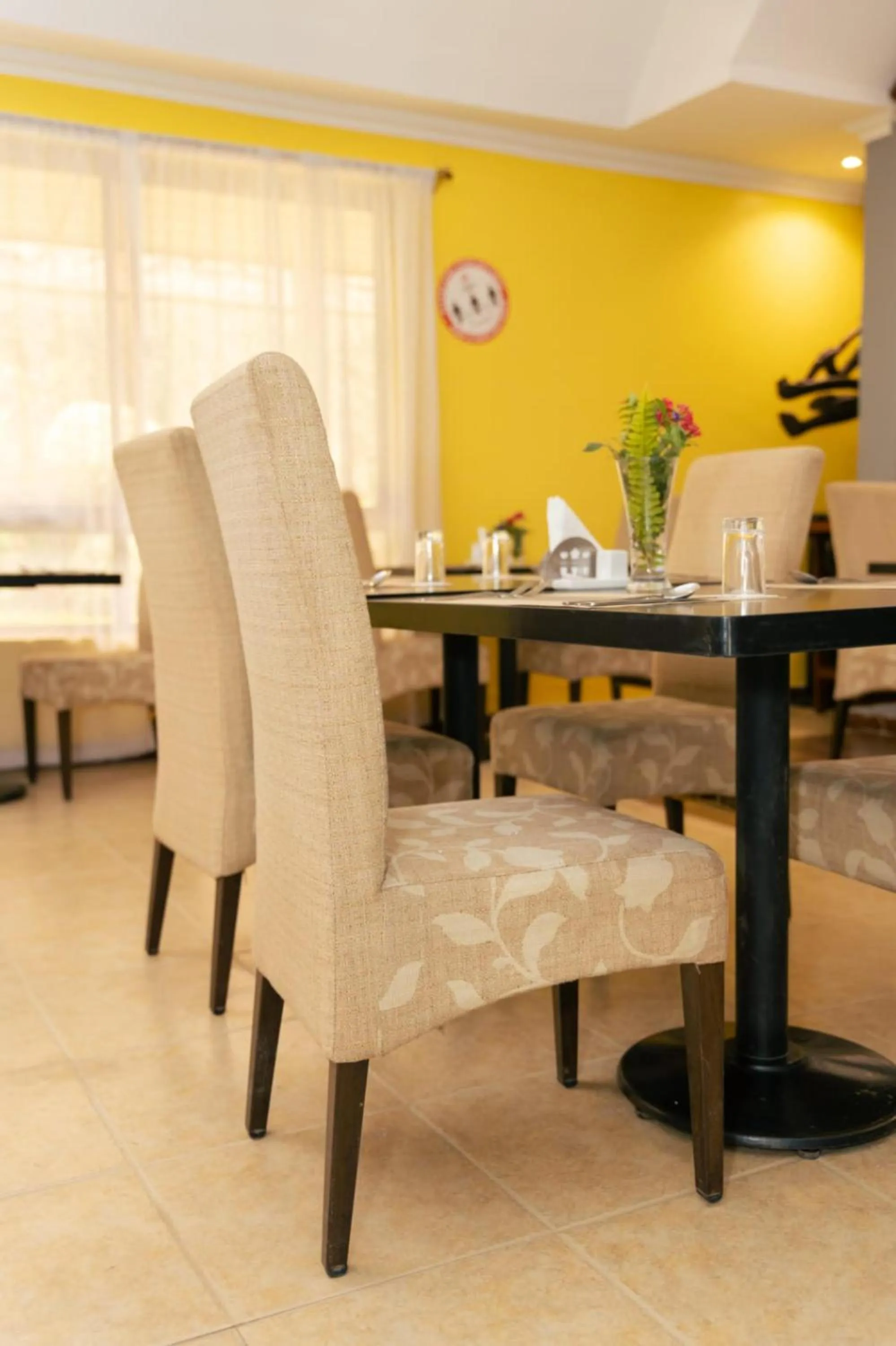 Restaurant/places to eat in Eseriani The Hotel