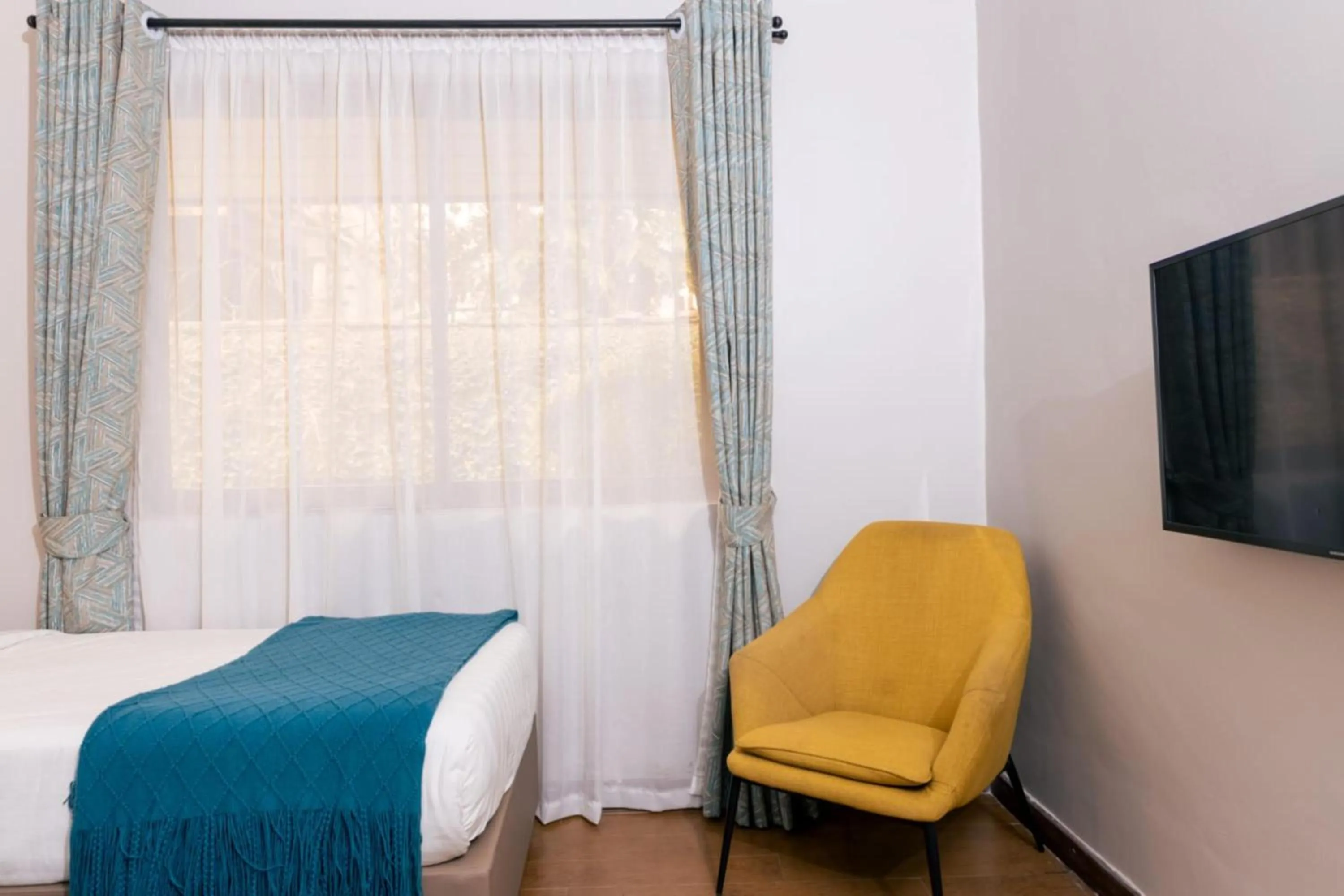 Seating area, Bed in Eseriani The Hotel