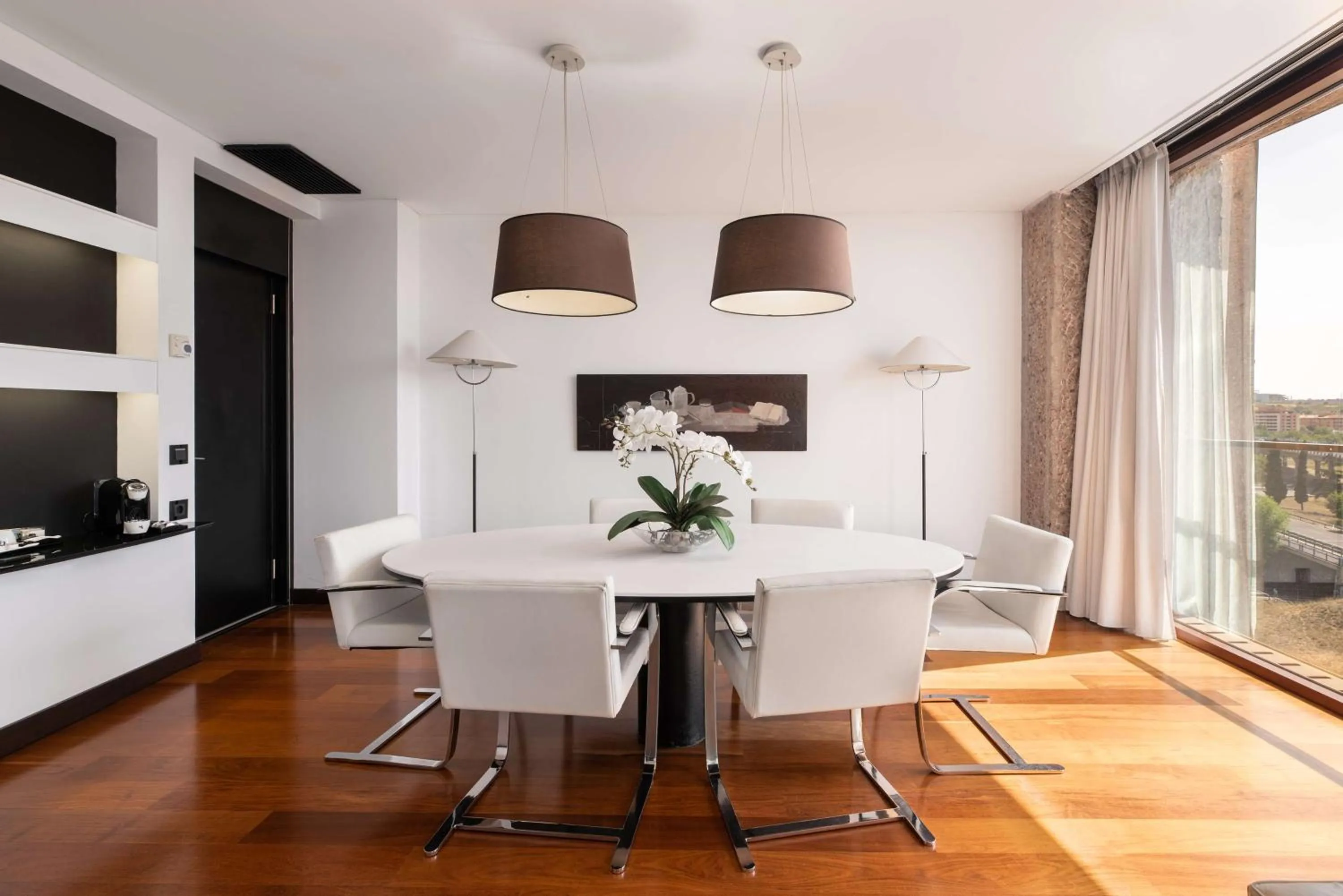 Living room in Hilton Madrid Airport