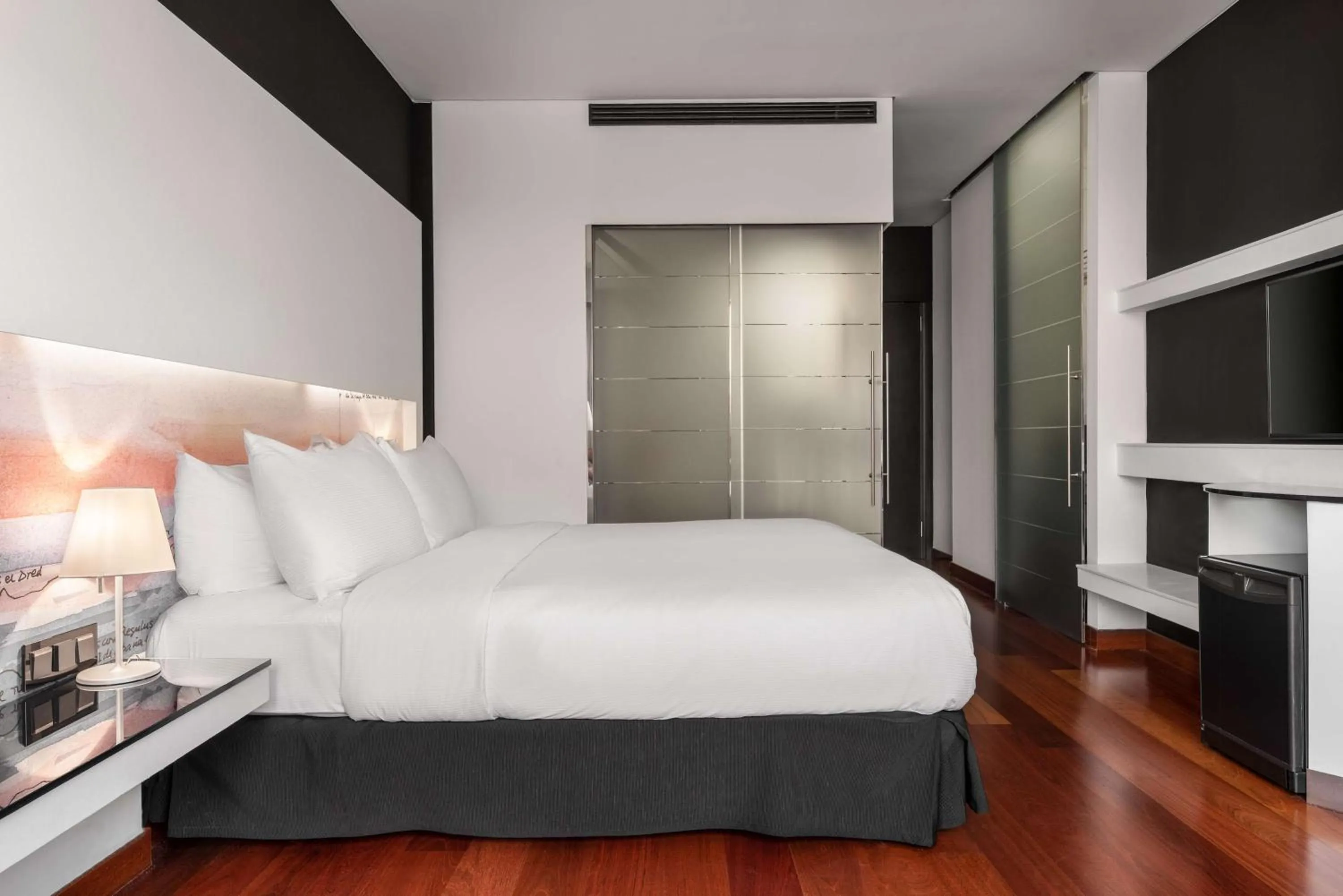 Bed in Hilton Madrid Airport