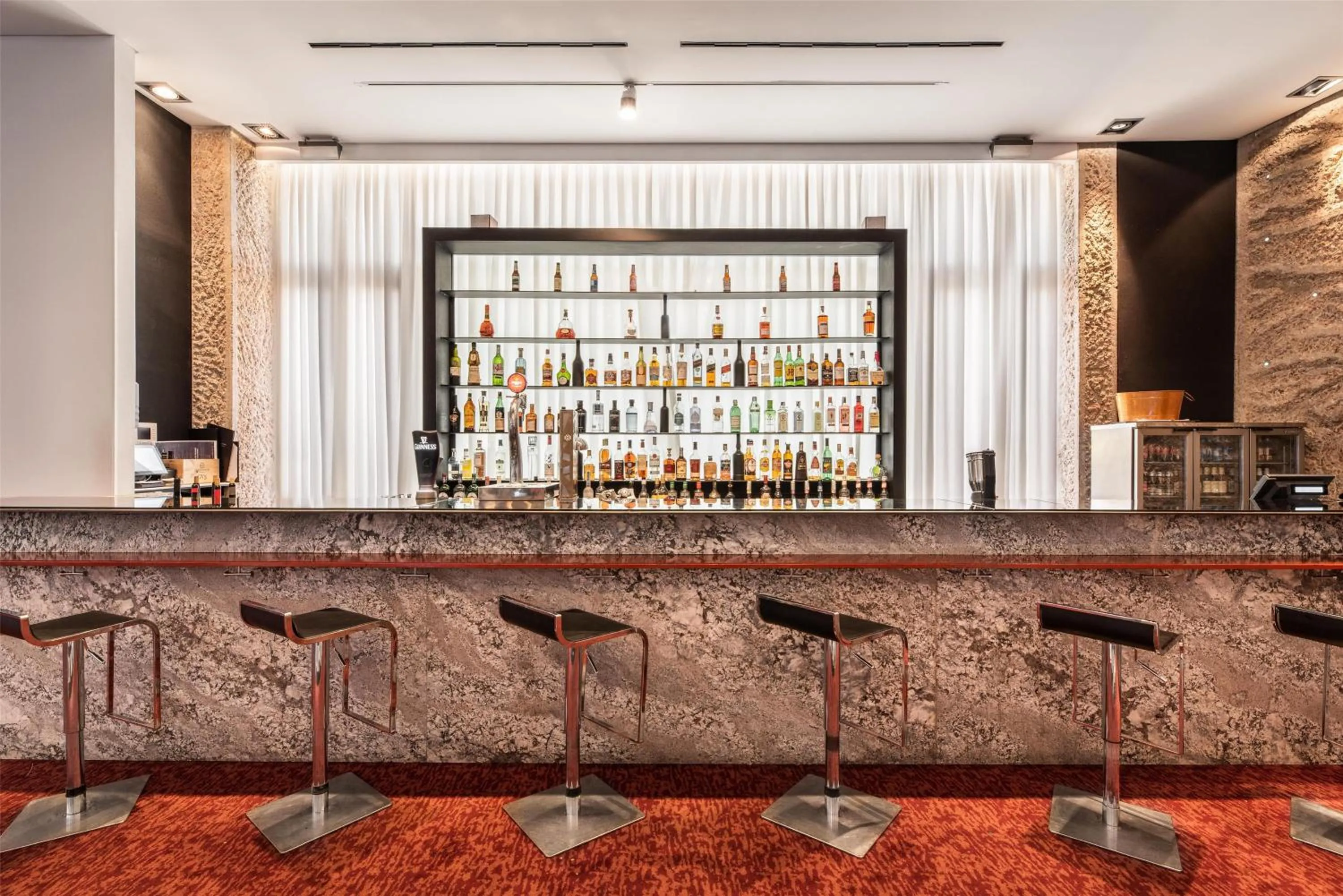 Lounge or bar in Hilton Madrid Airport