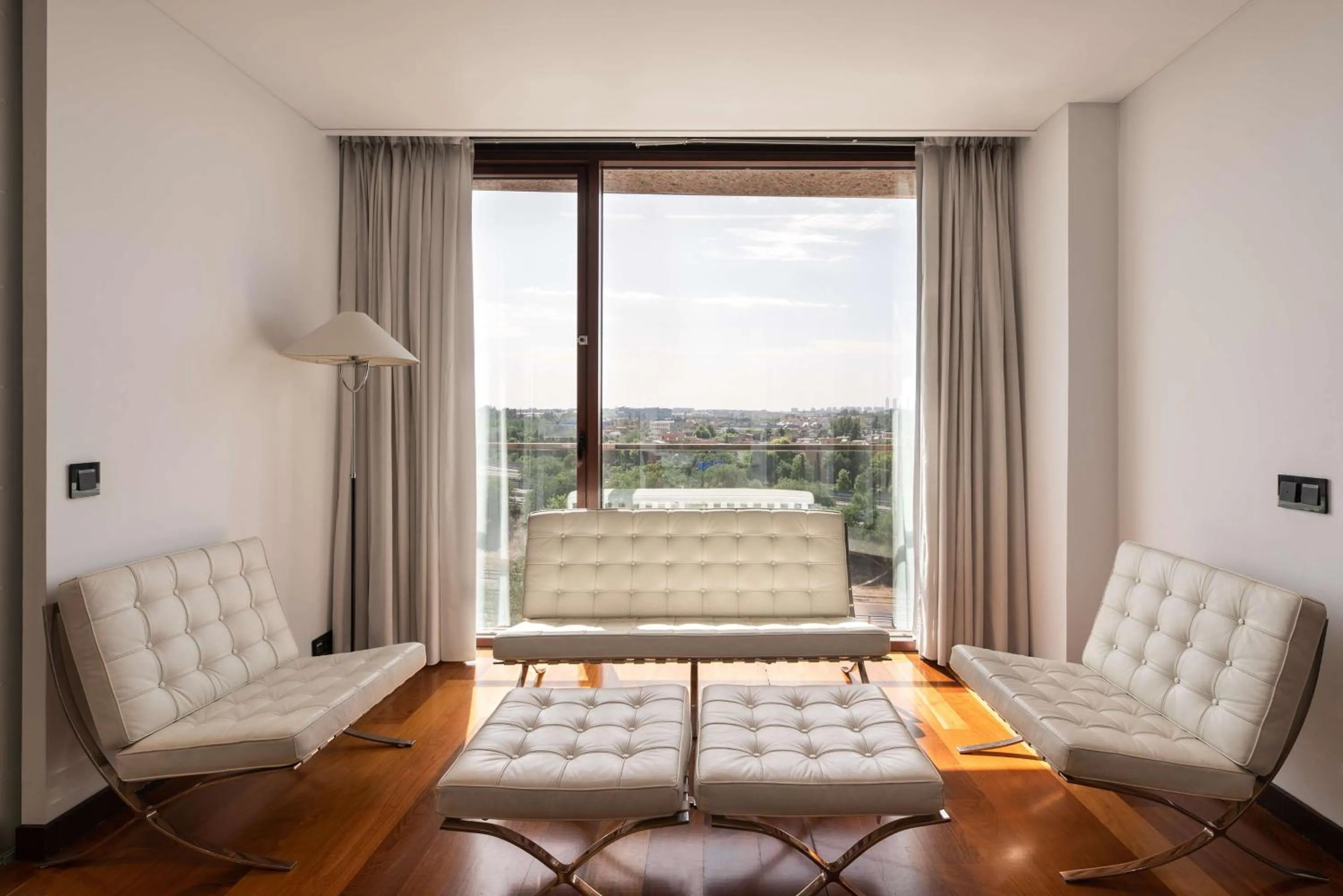 Living room in Hilton Madrid Airport