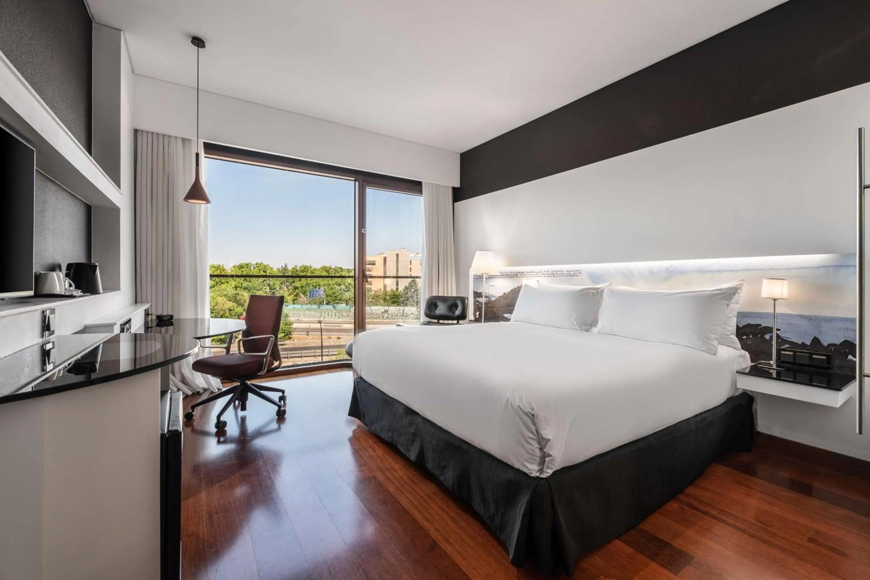 Bed in Hilton Madrid Airport